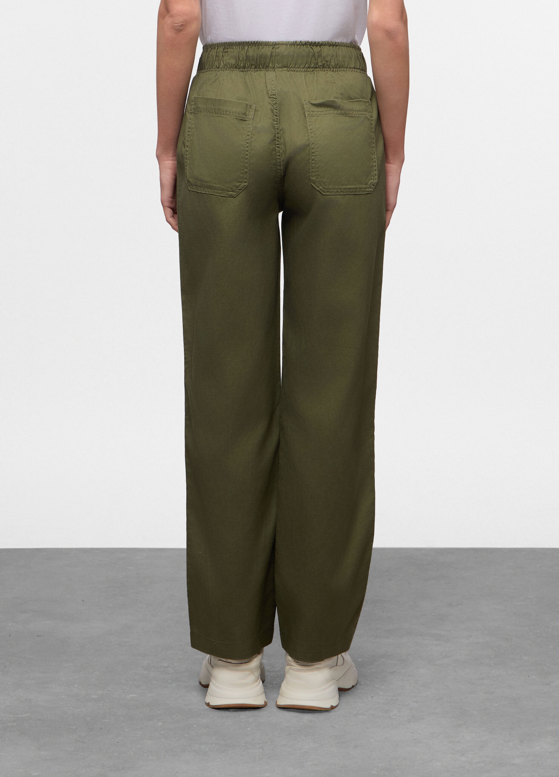 Jogger fit Regular con fondo elasticato in misto lyocell stretch donna _2
