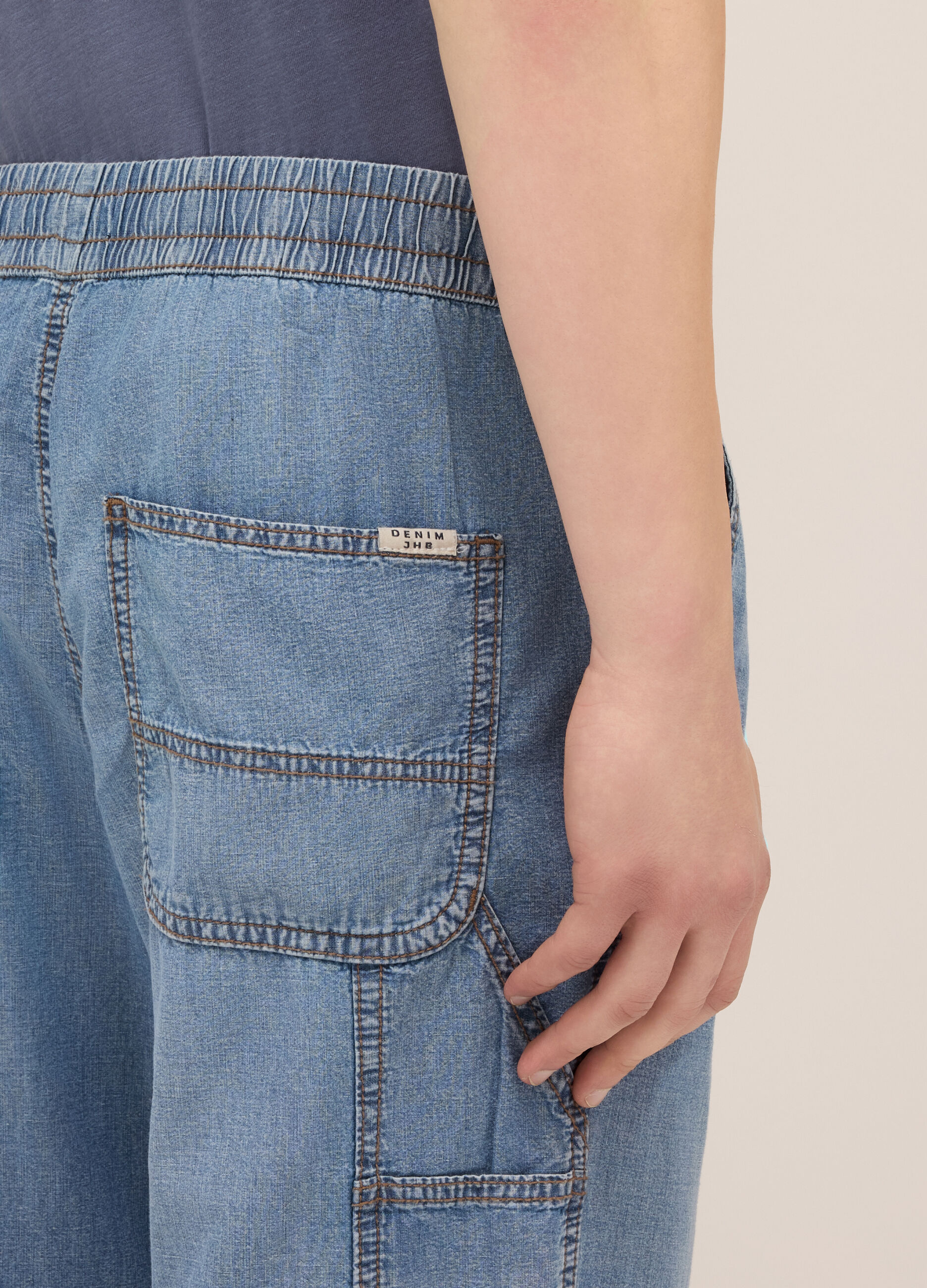 Jeans over in denim di cotone uomo_2