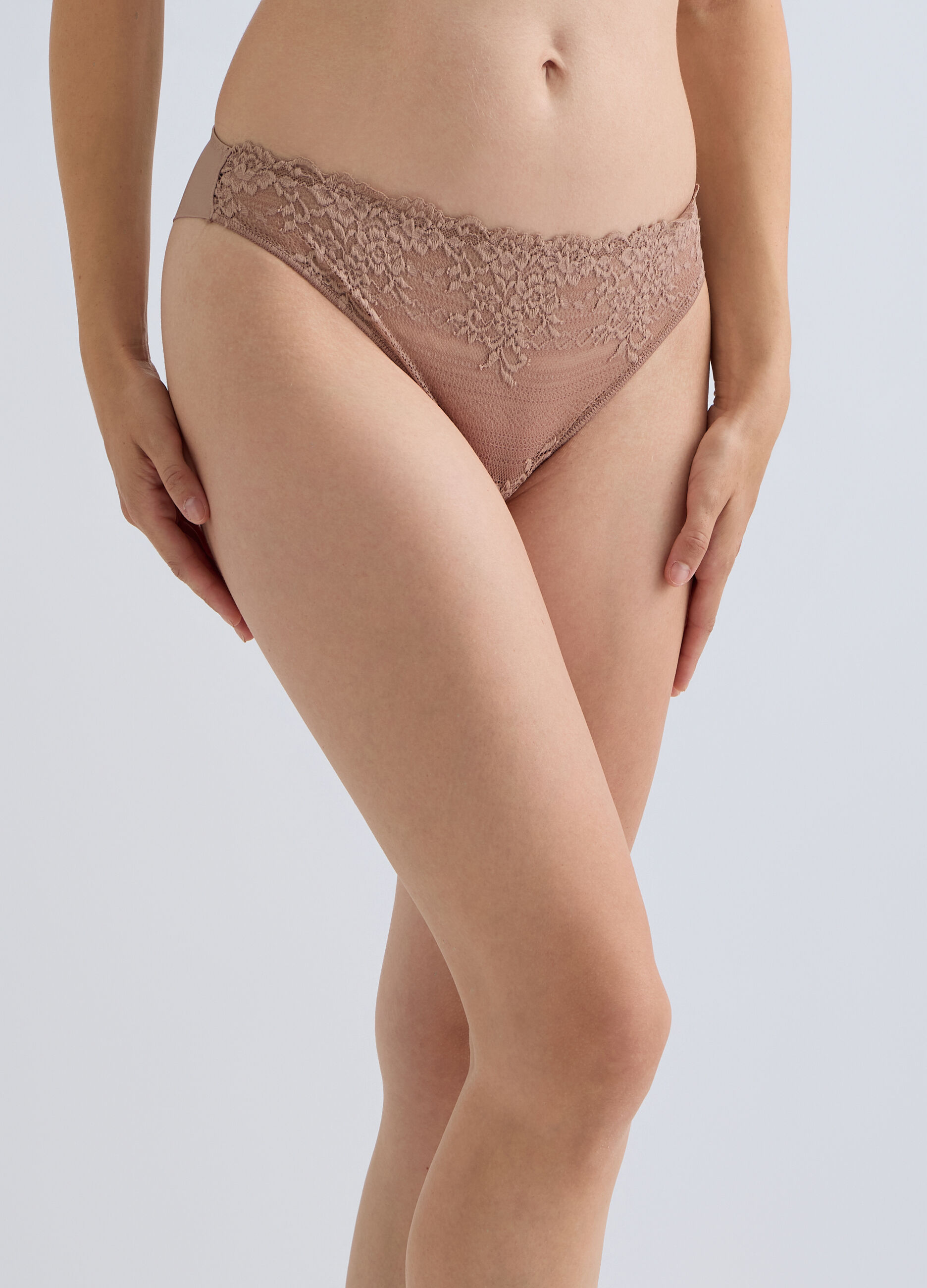 Brasiliana in pizzo stretch donna_1