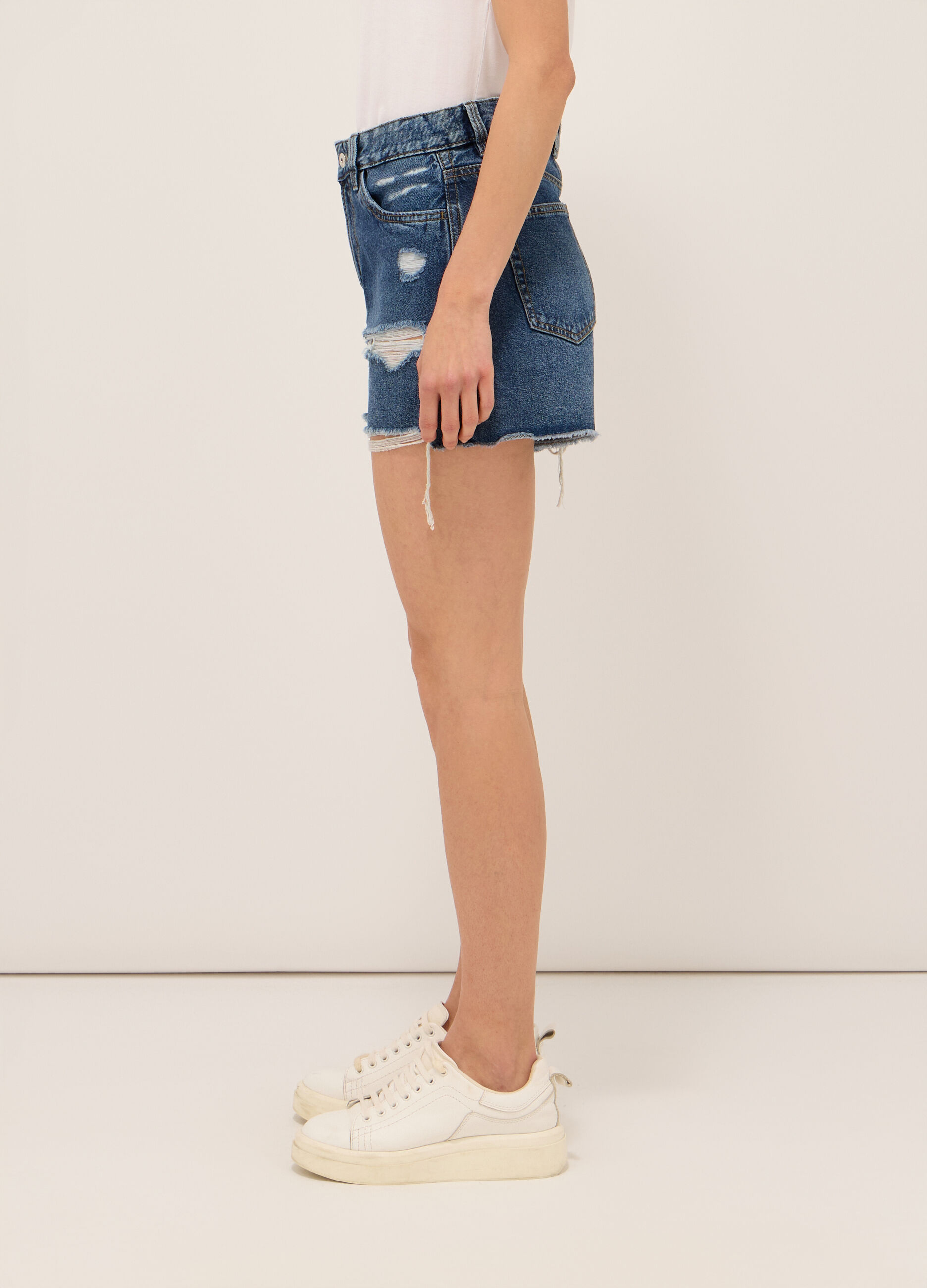 Shorts in denim ripped di puro cotone donna_2
