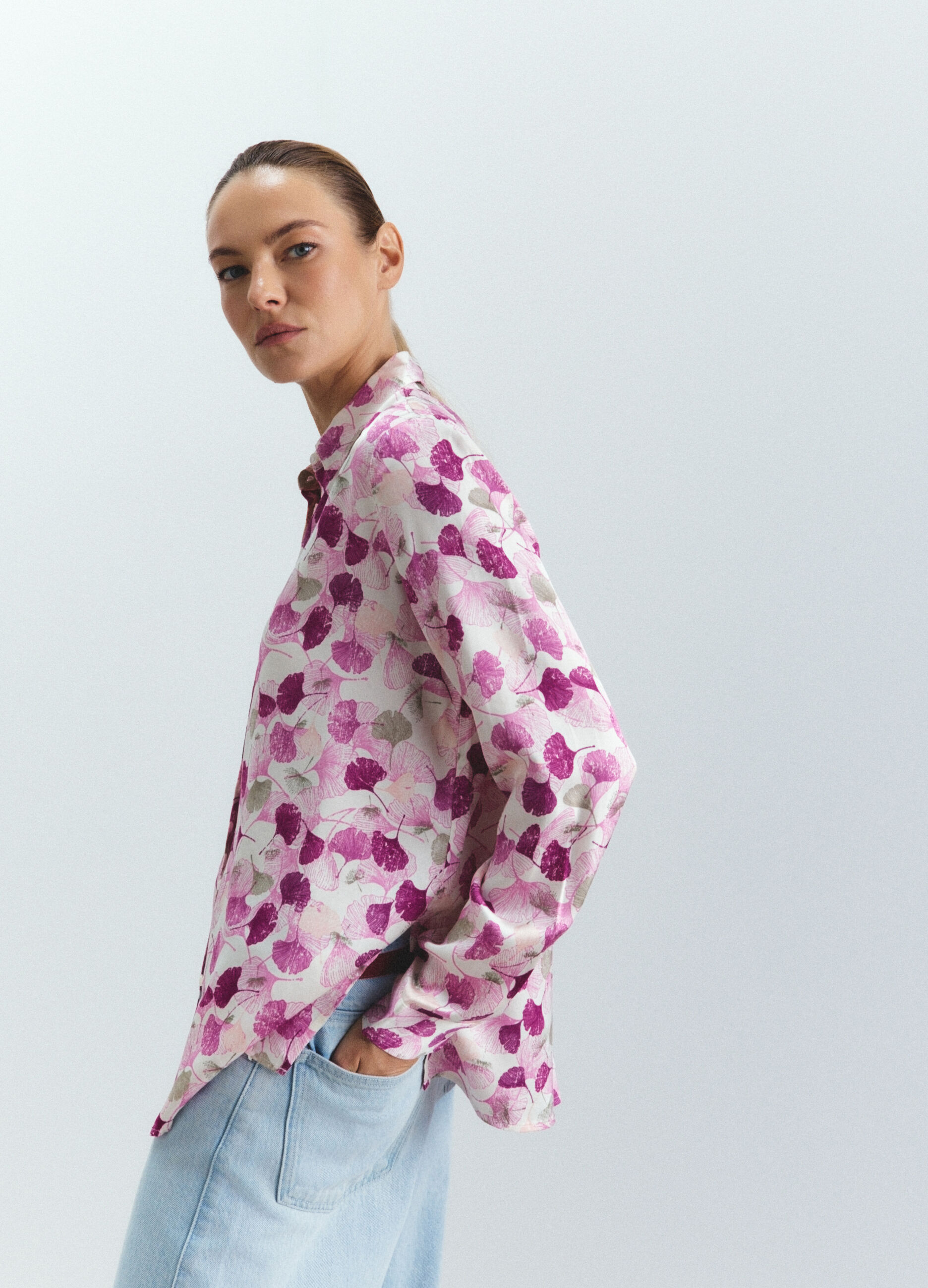 Camicia Fit Regular con colletto alla francese in raso di pura viscosa donna_4
