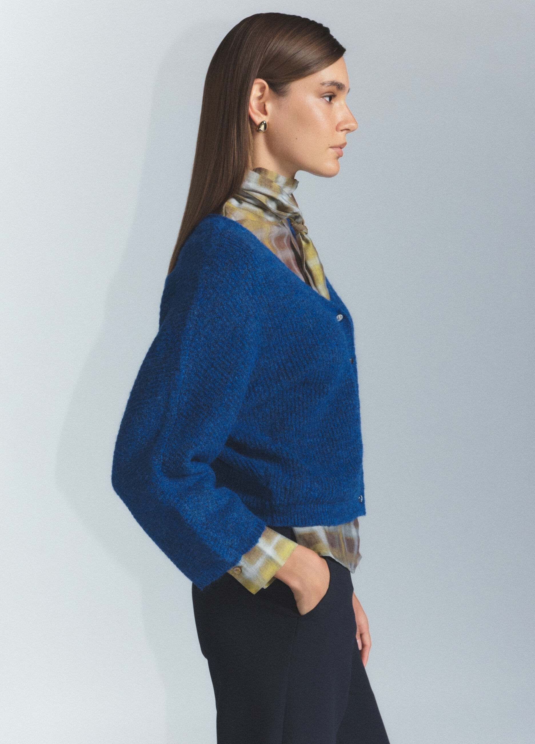 Cardigan con scollo a V in costina donna_3