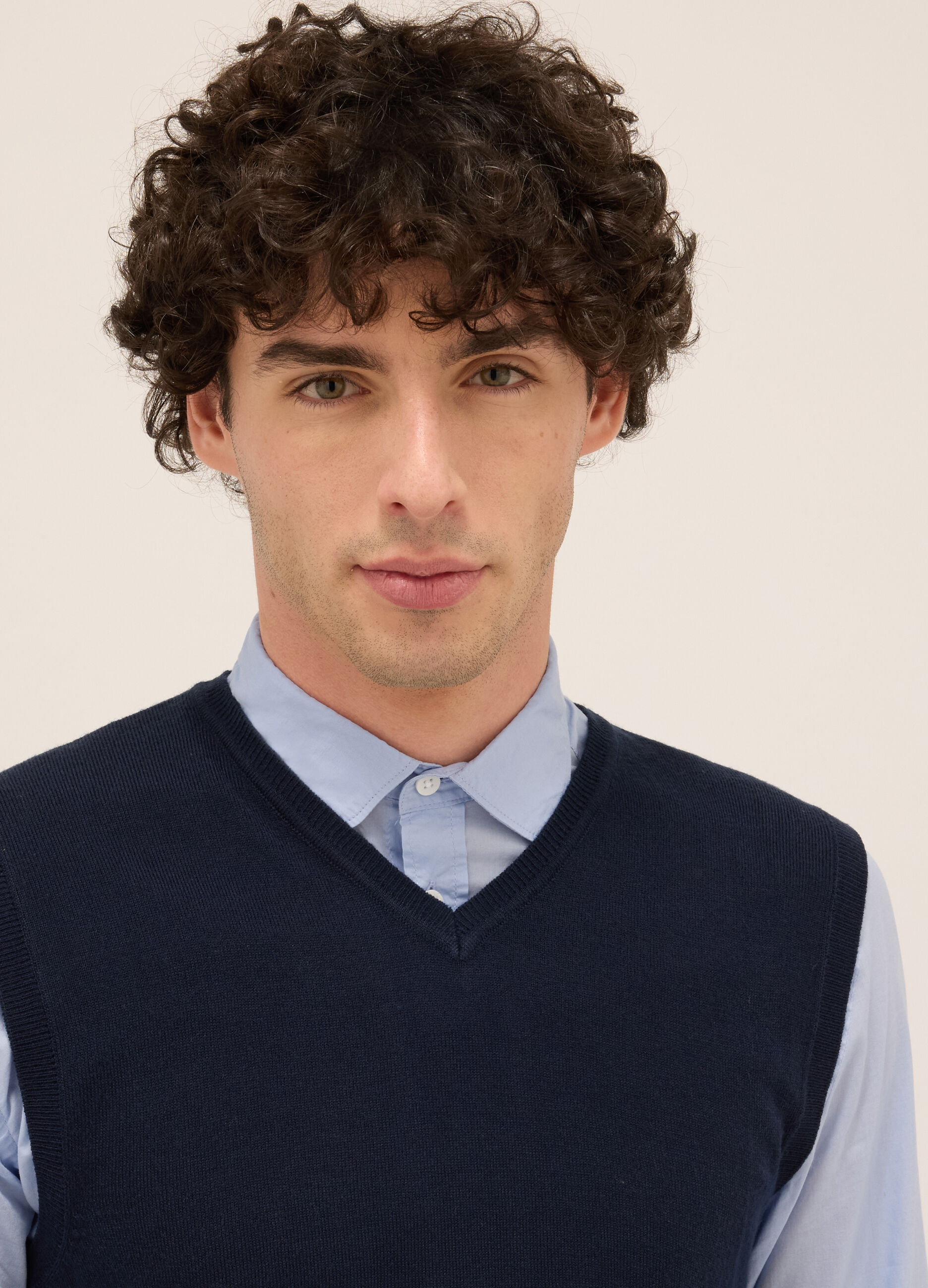 Gilet collo a V in maglia rasata uomo_2