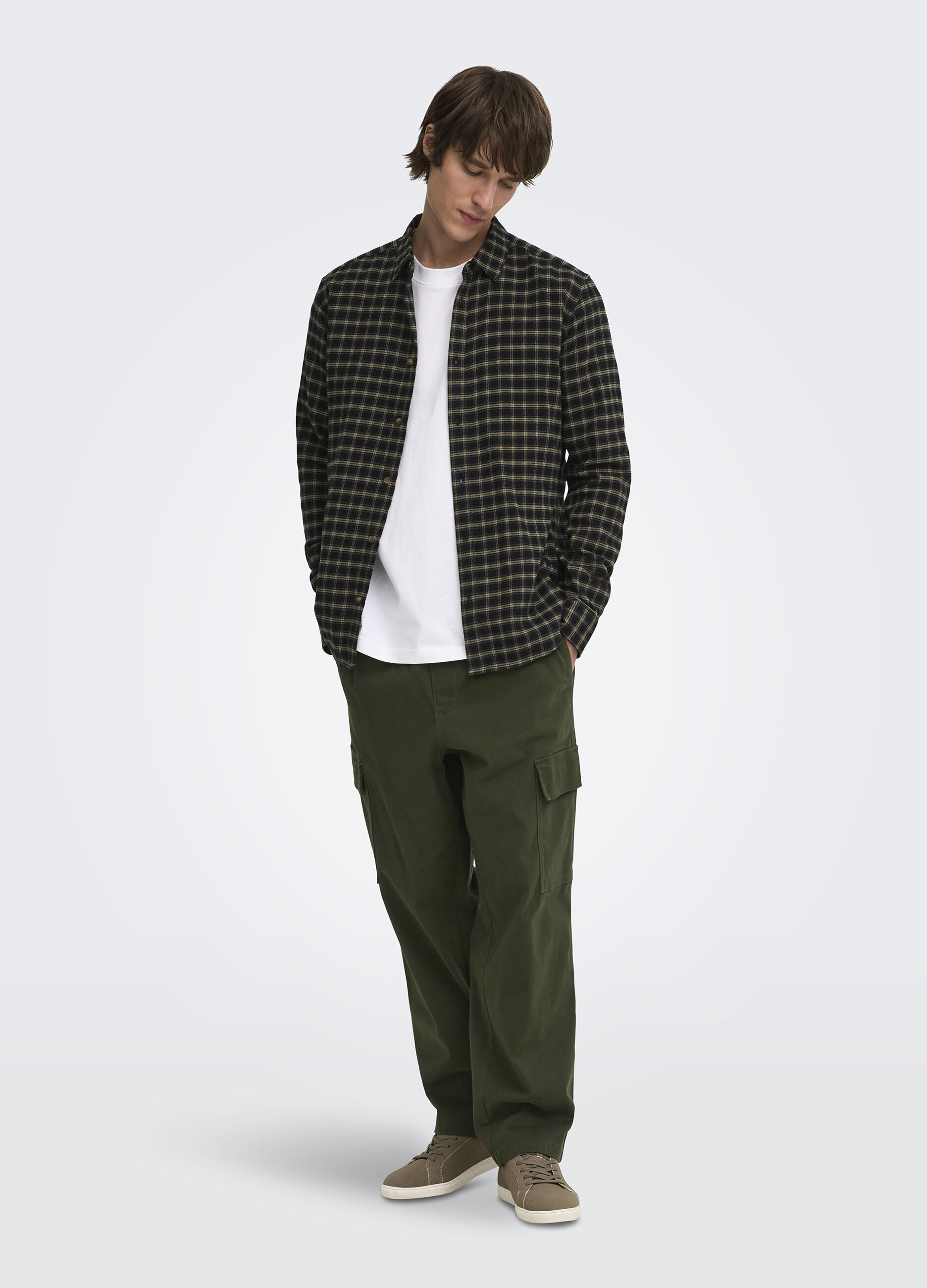 Pantaloni cargo con elastico in vita uomo_0