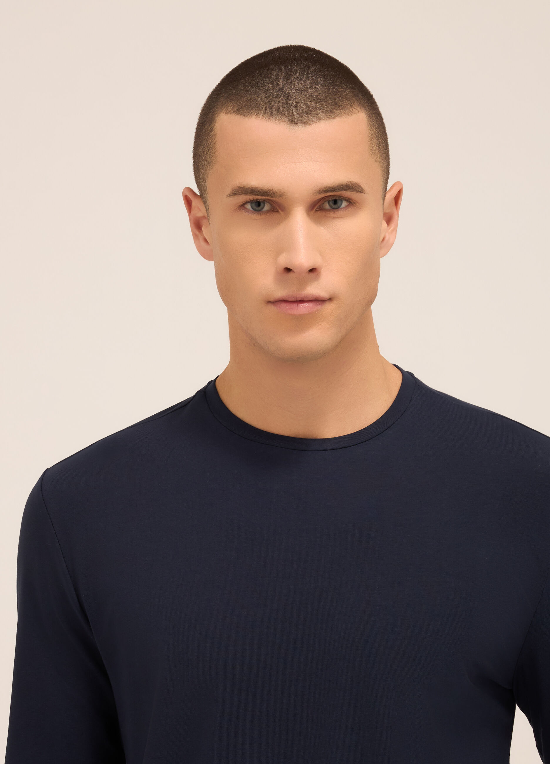 Maglia girocollo a maniche lunghe in cotone stretch uomo_2