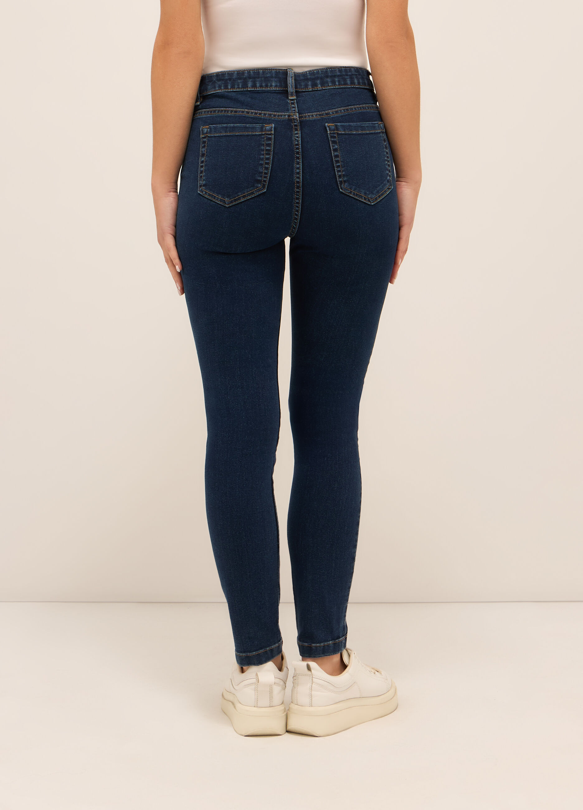Pantaloni in stretch denim di misto cotone donna_1