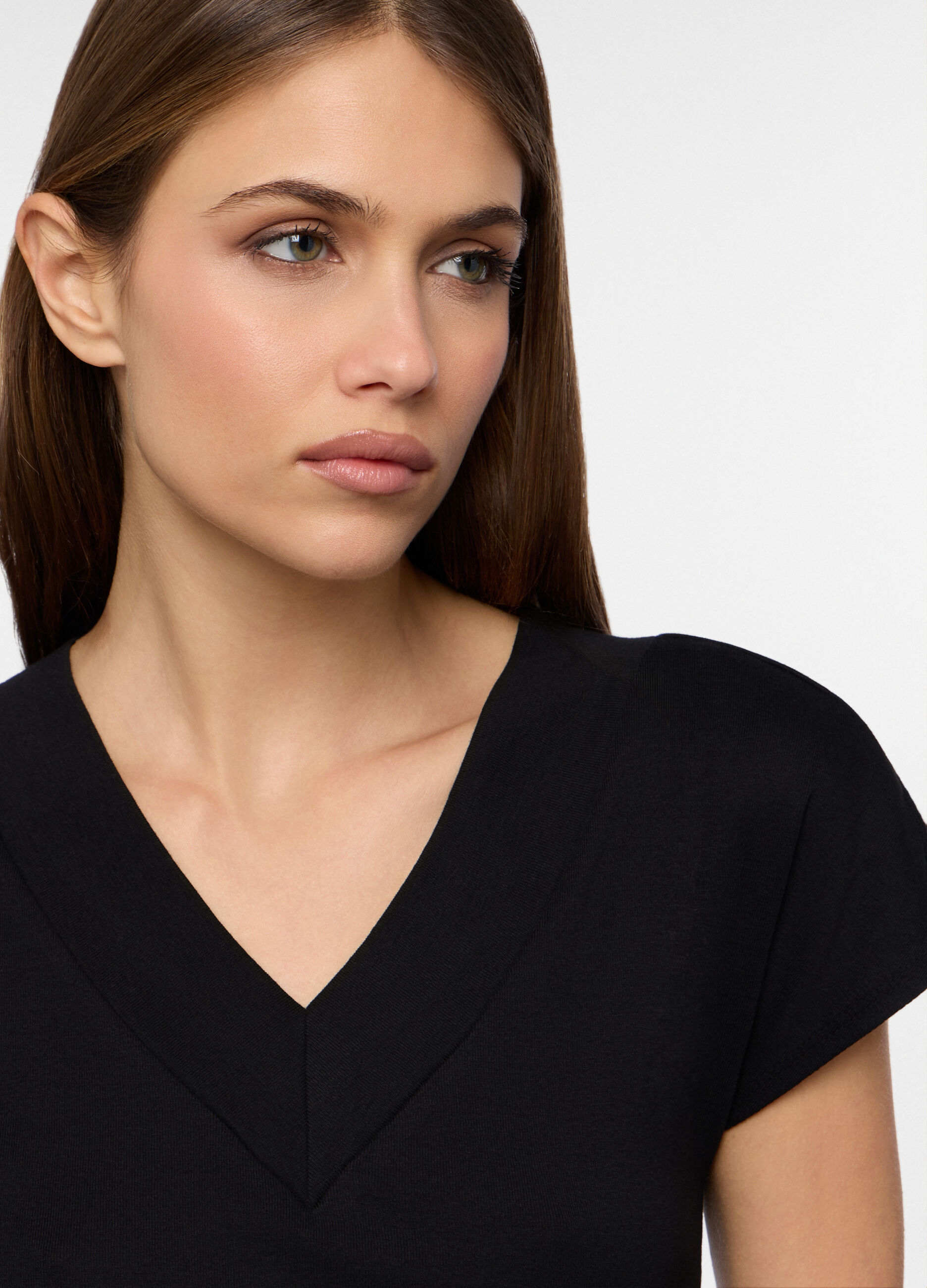T-shirt con scollo a V donna_2