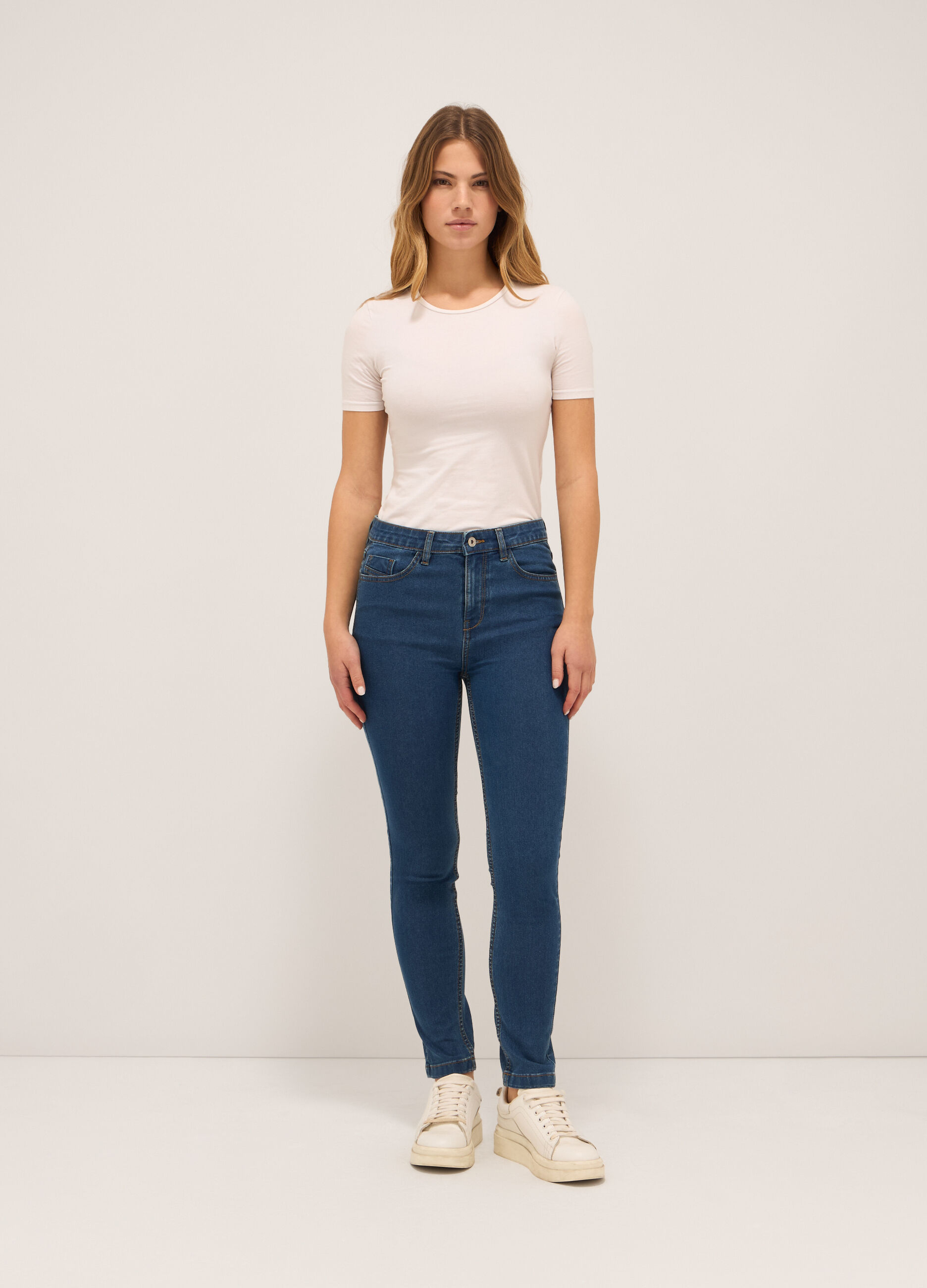 Pantaloni in stretch denim di misto cotone donna_0