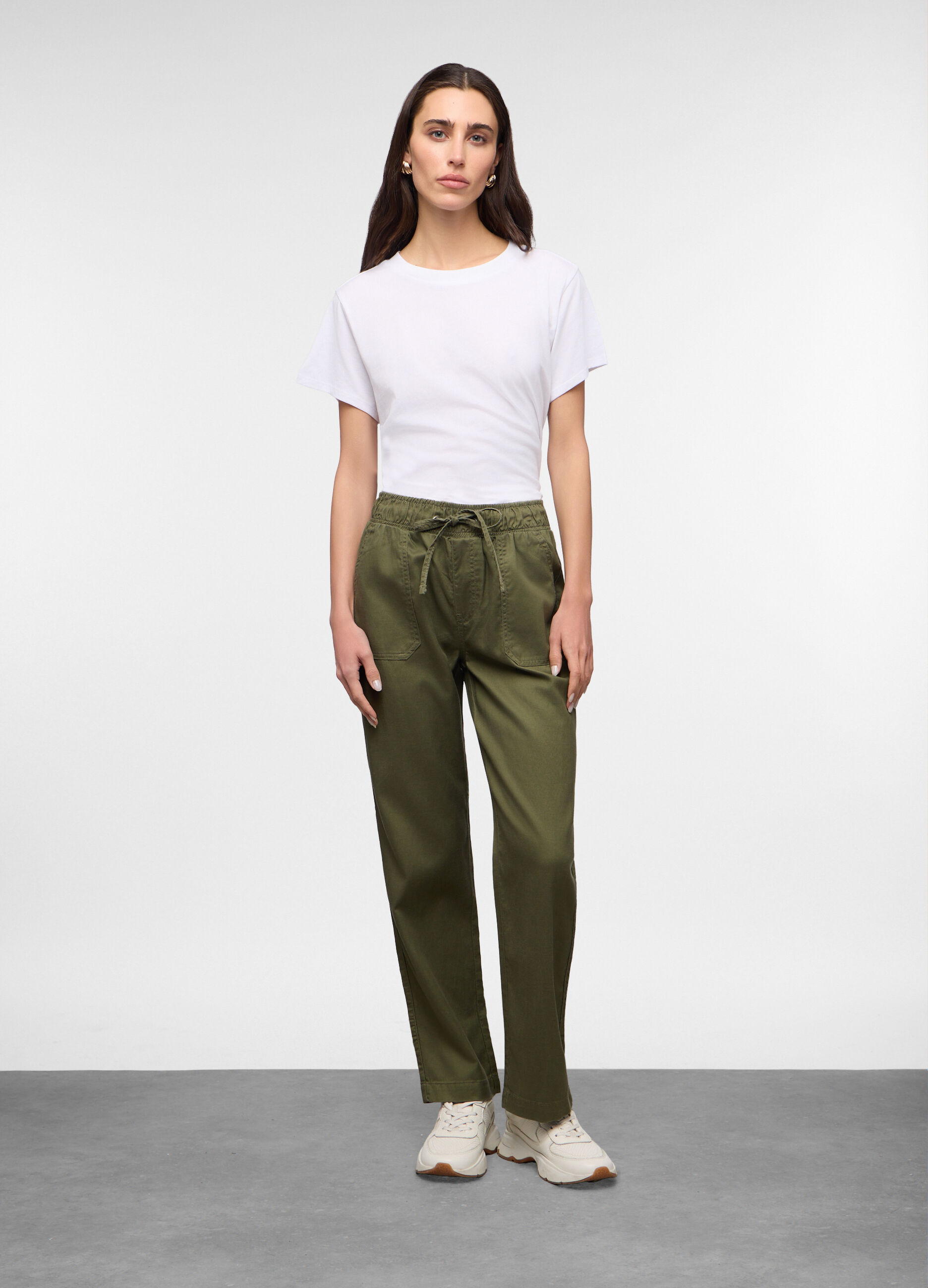 Jogger fit Regular con fondo elasticato in misto lyocell stretch donna _0