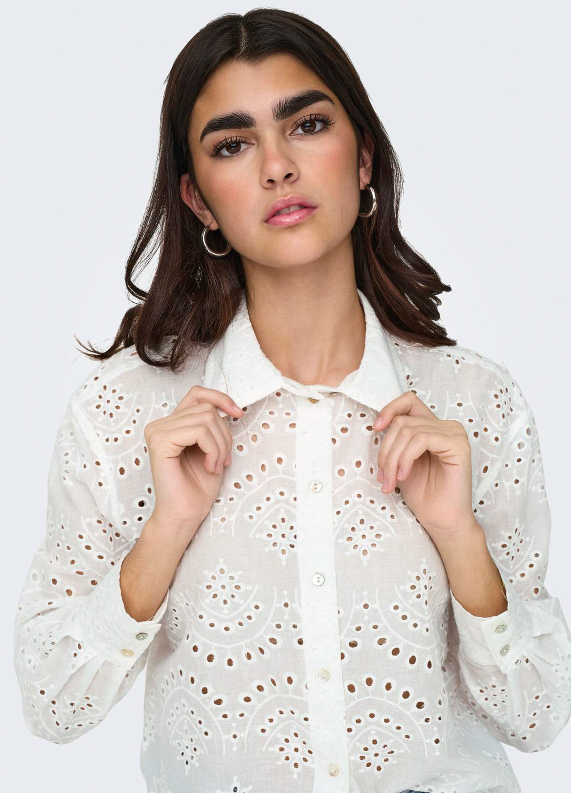 Camicia con ricami donna_3