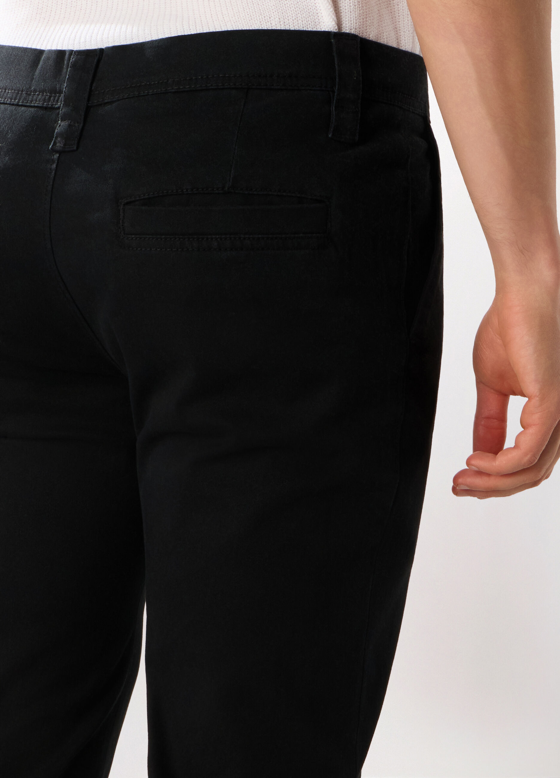 Pantaloni chino slim fit in cotone stretch uomo_2