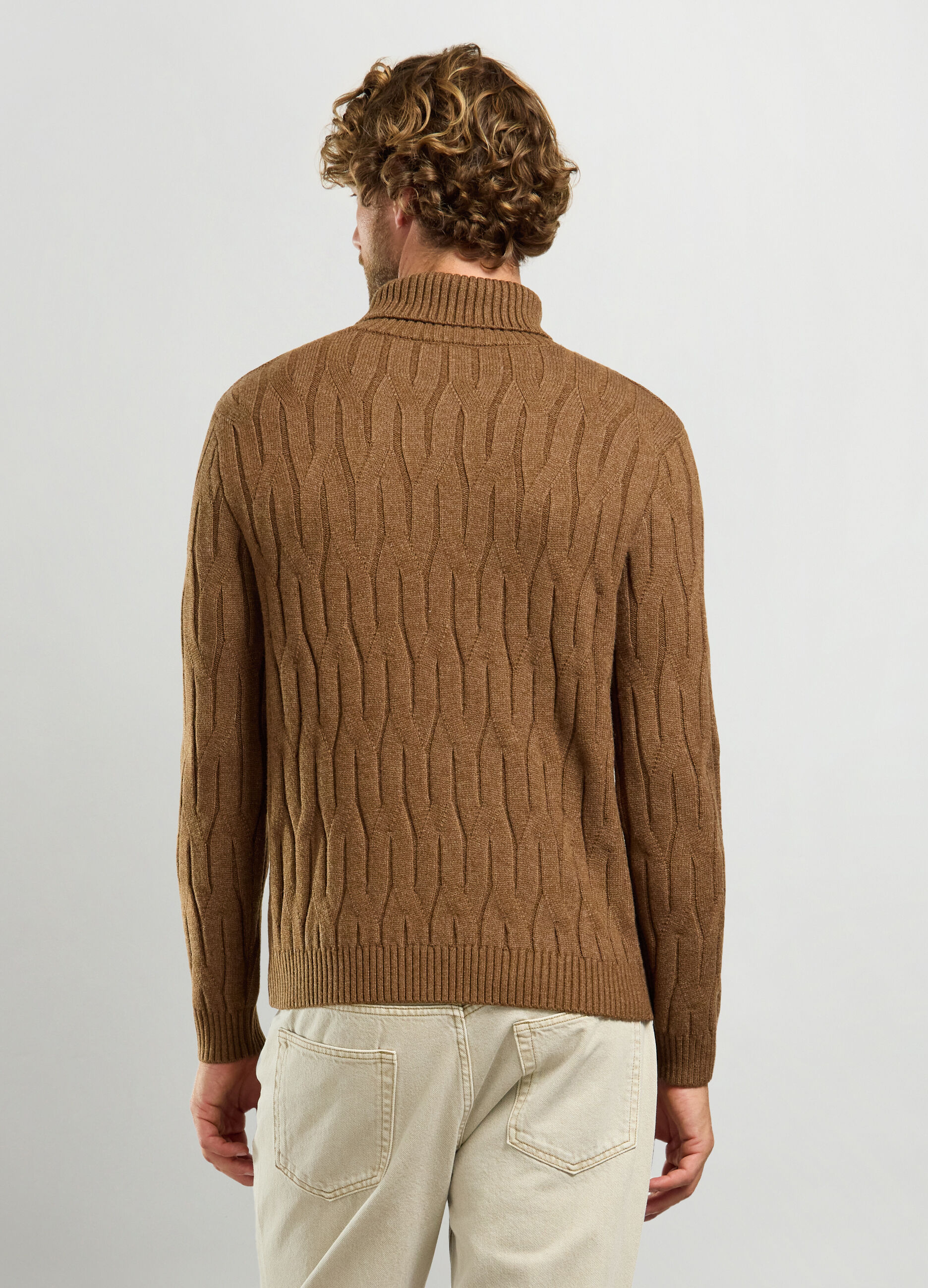 Maglione collo alto a trecce uomo_1