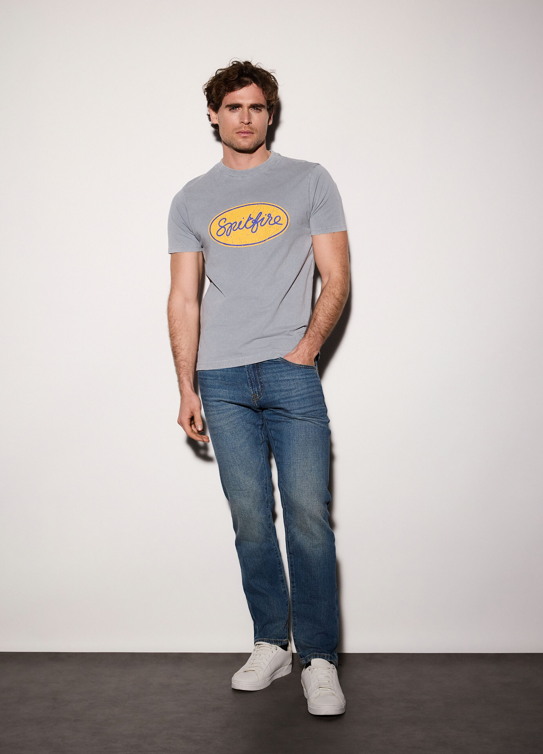 Jeans regular fit in denim di cotone e lino uomo_0