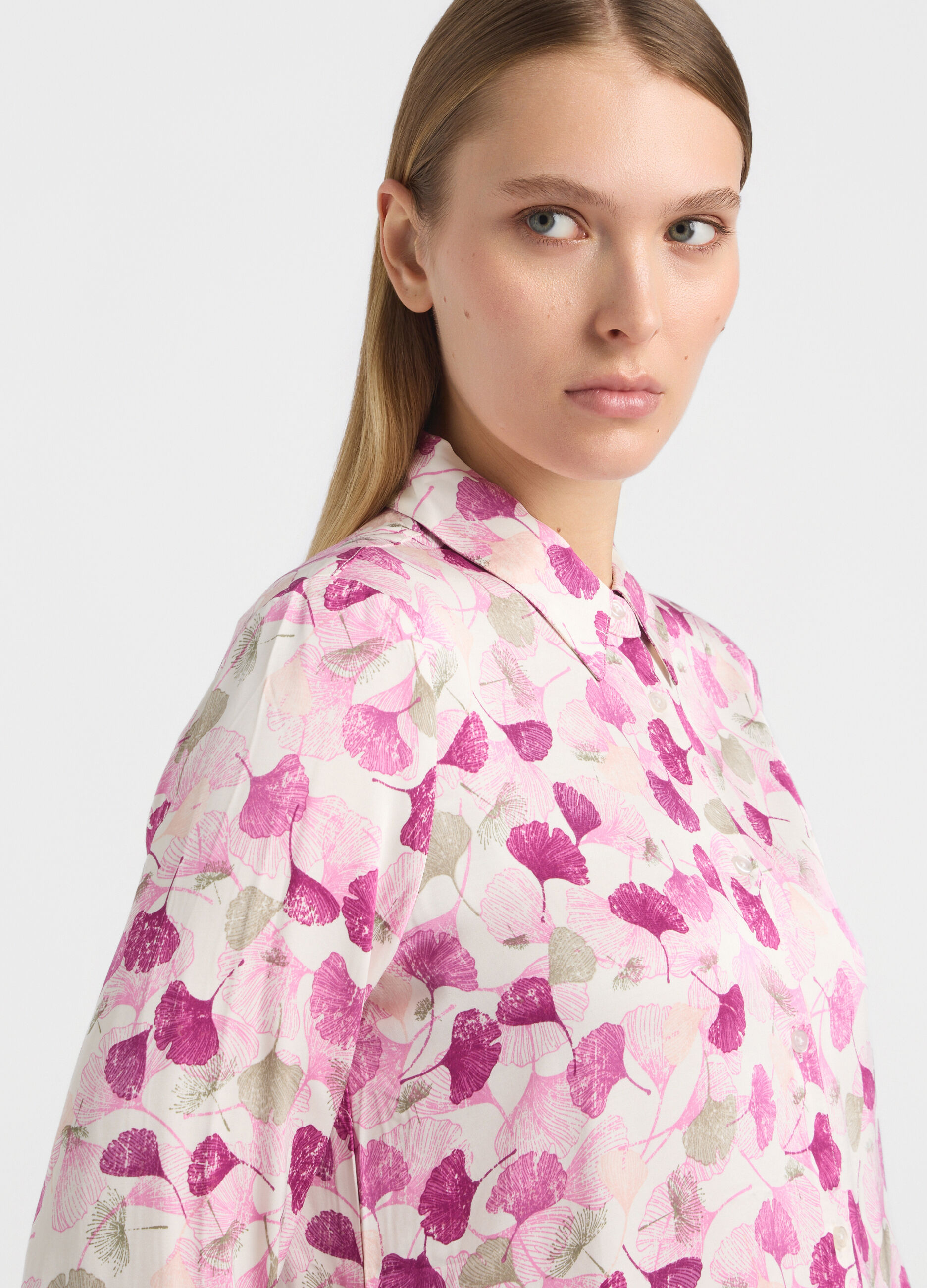 Camicia Fit Regular con colletto alla francese in raso di pura viscosa donna_3