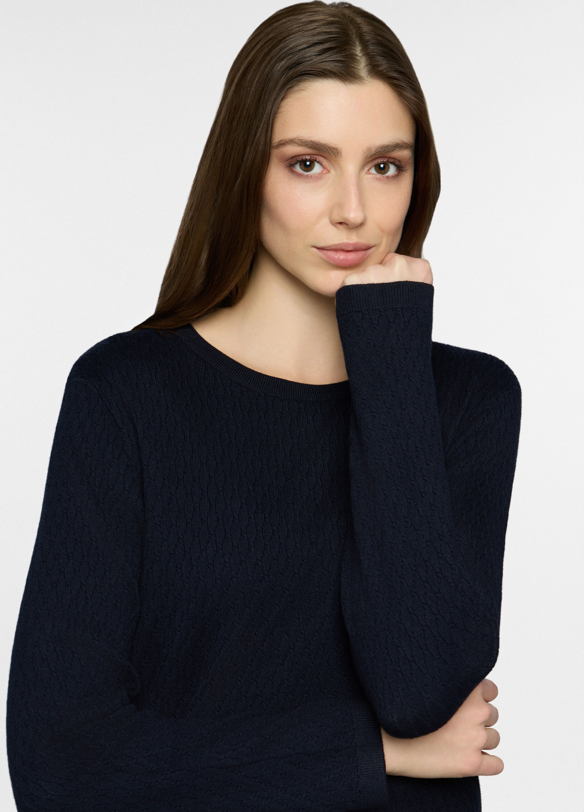 Maglia girocollo a treccia donna_2