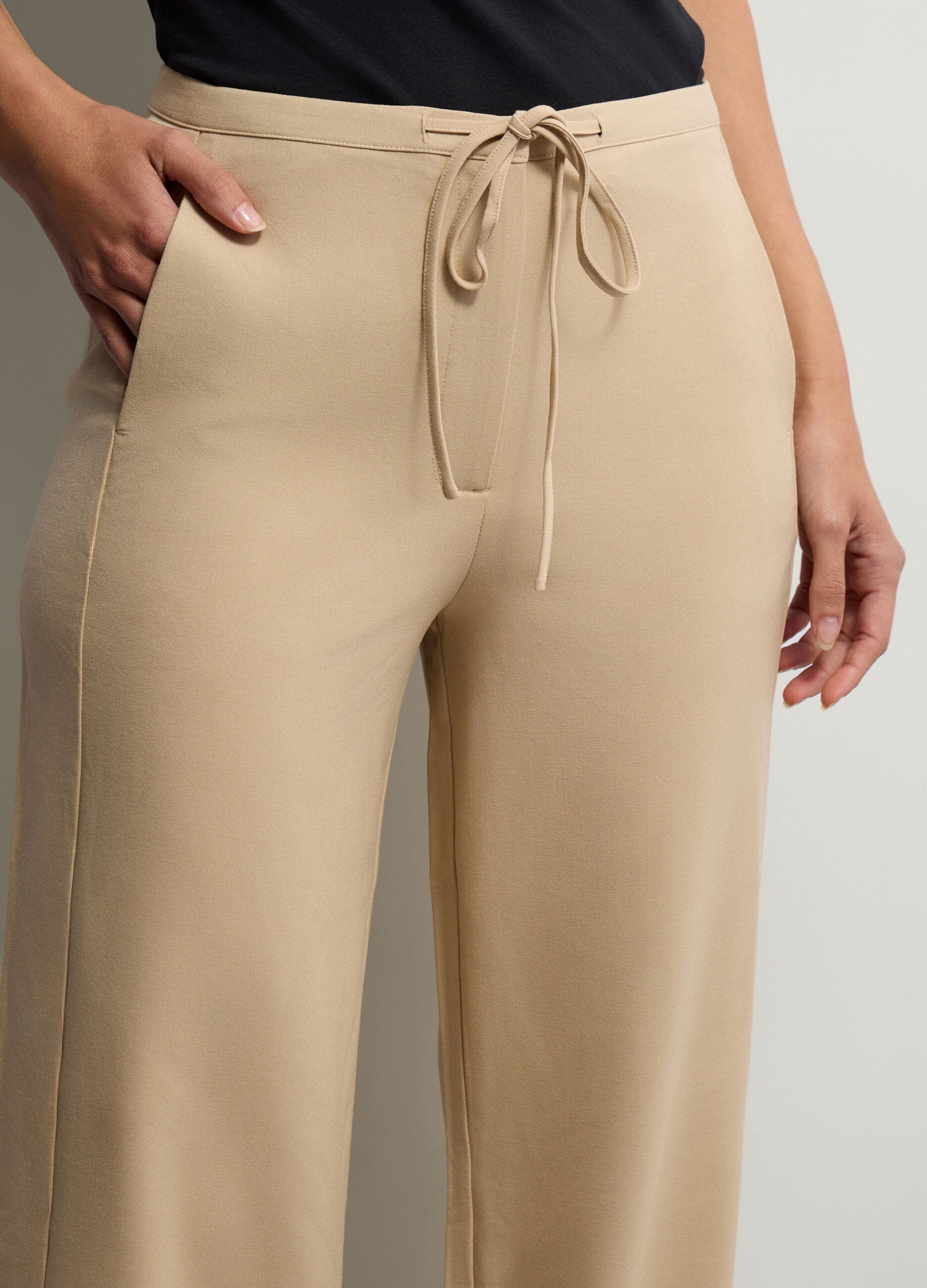 Pantaloni Straight Fit in poli viscosa stretch donna_3