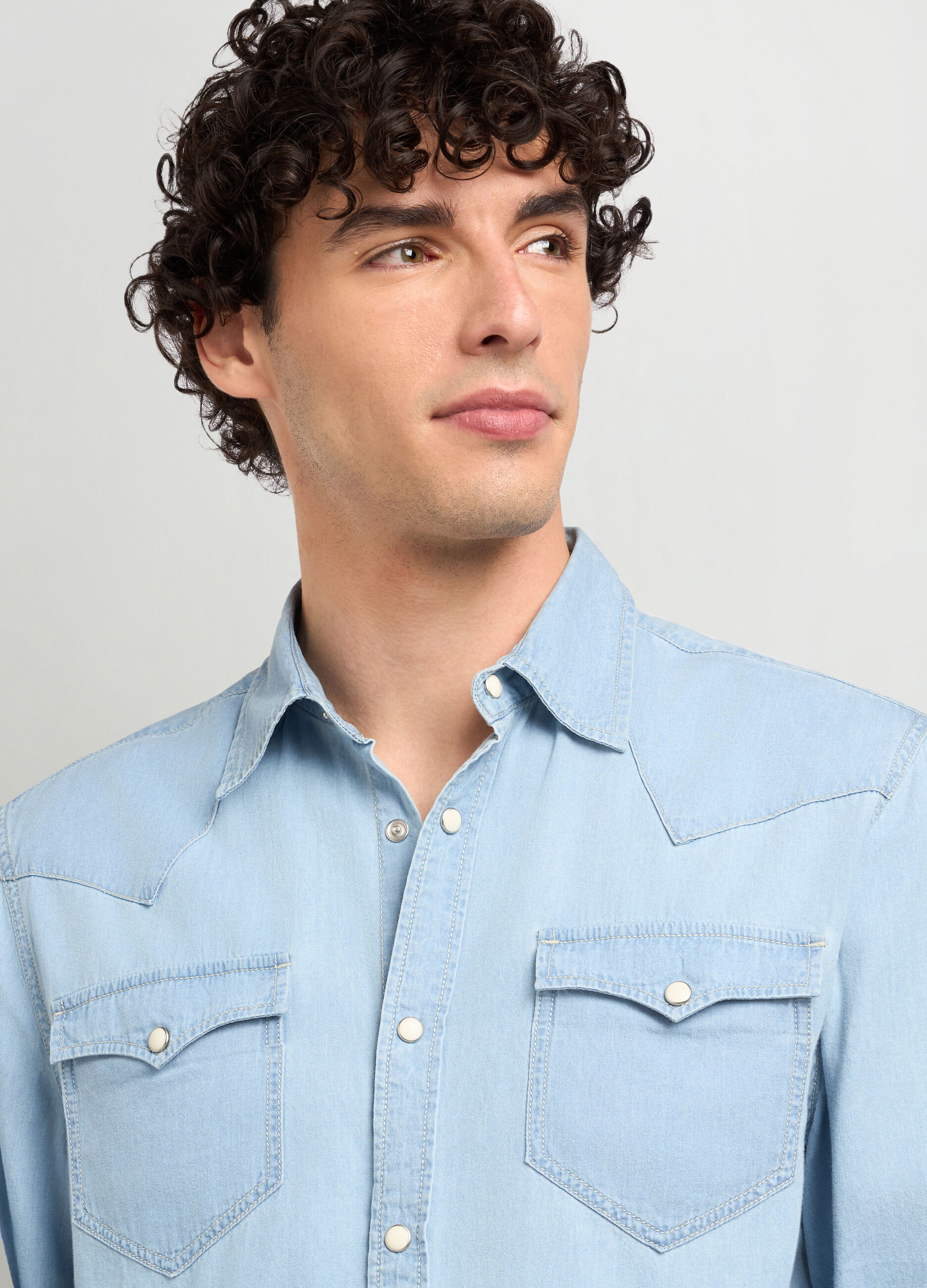 Camicia regular fit in denim di puro cotone uomo_2