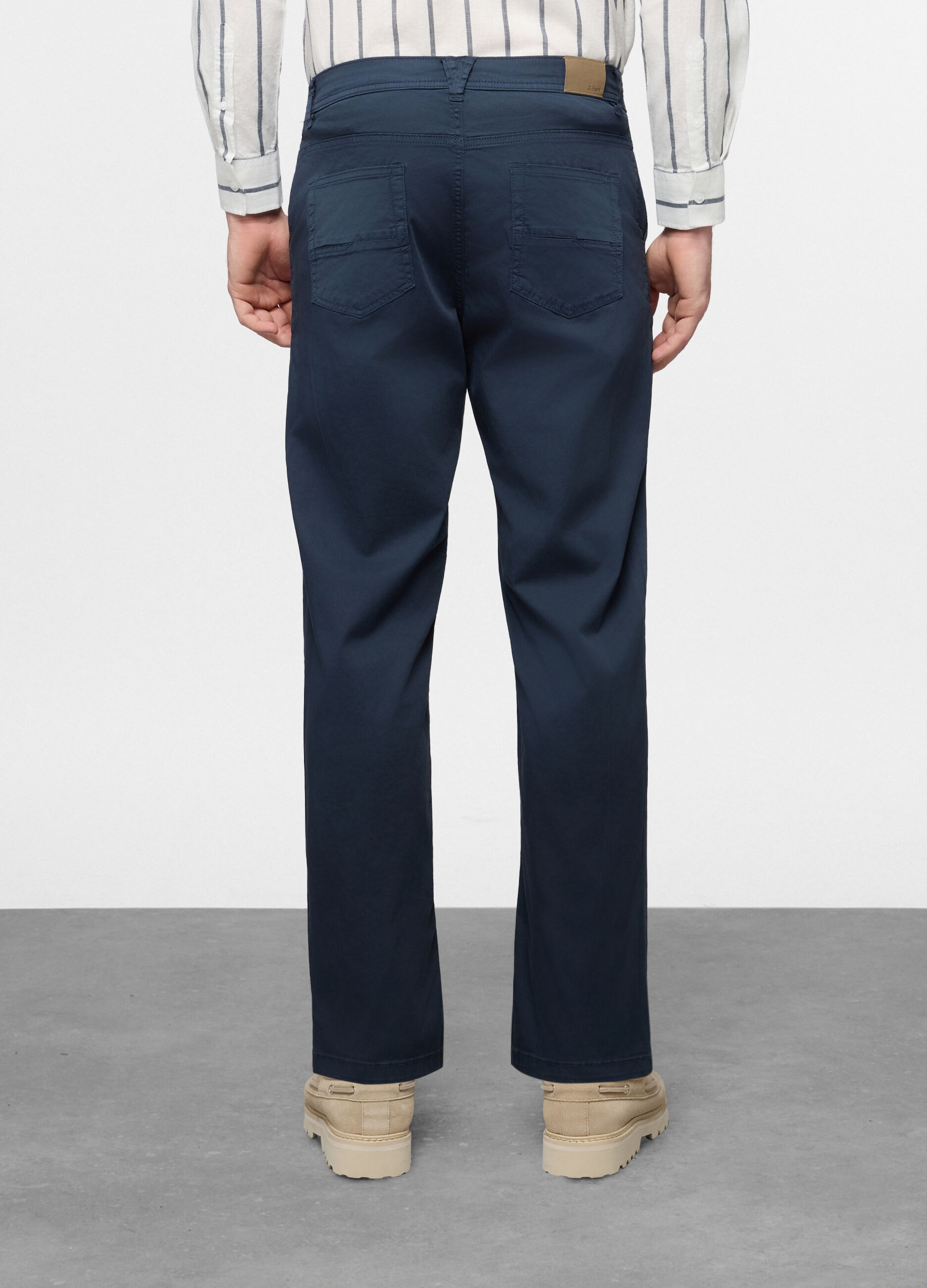 Pantalone regular fit in cotone stretch uomo_1