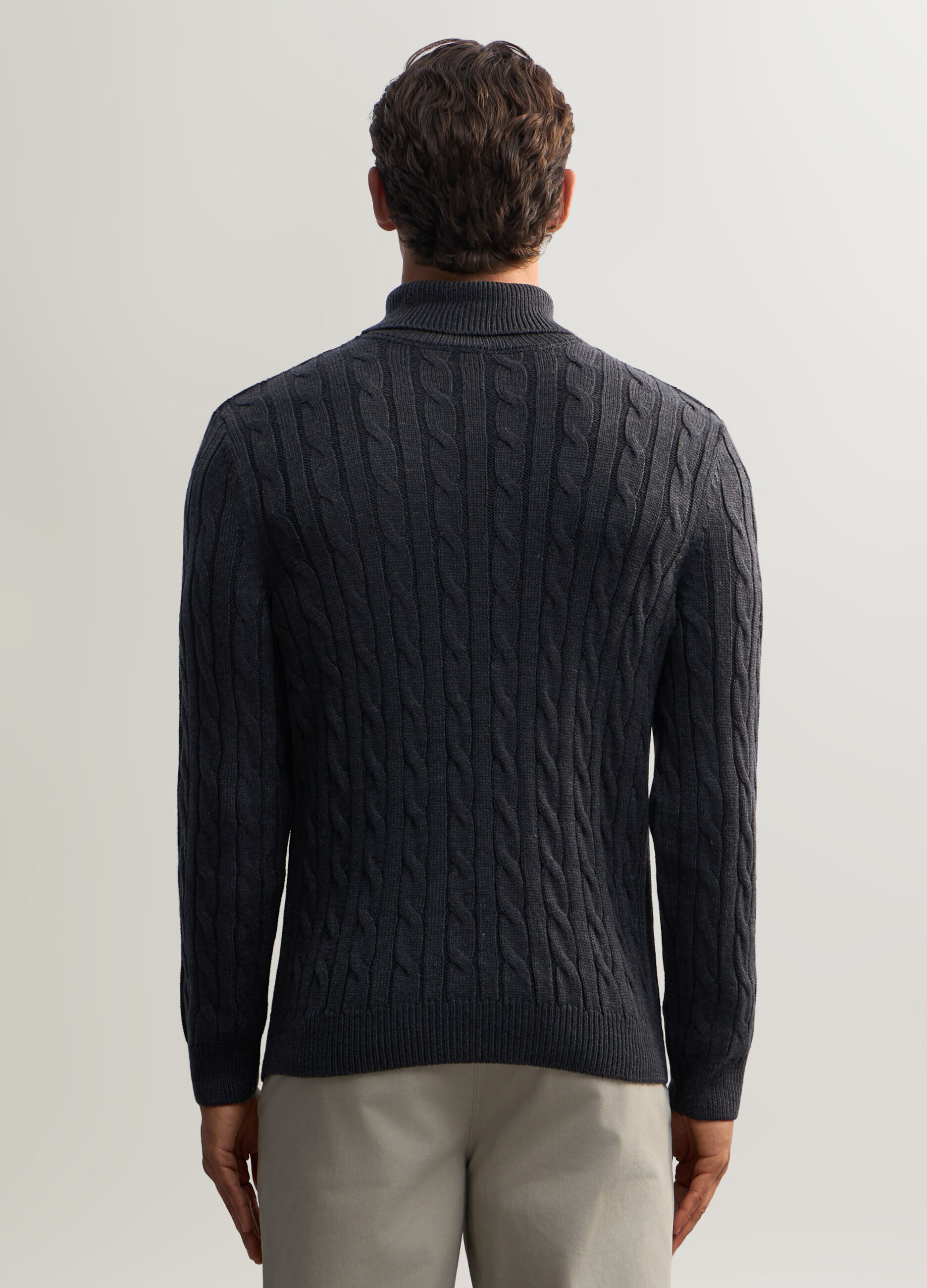 Maglione collo alto in maglia a trecce uomo_1