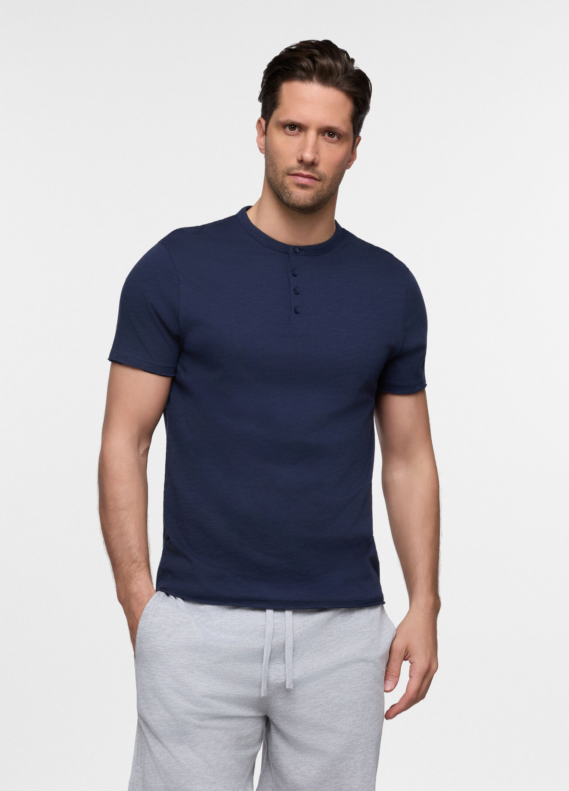 T-shirt collo serafino in cotone uomo_0