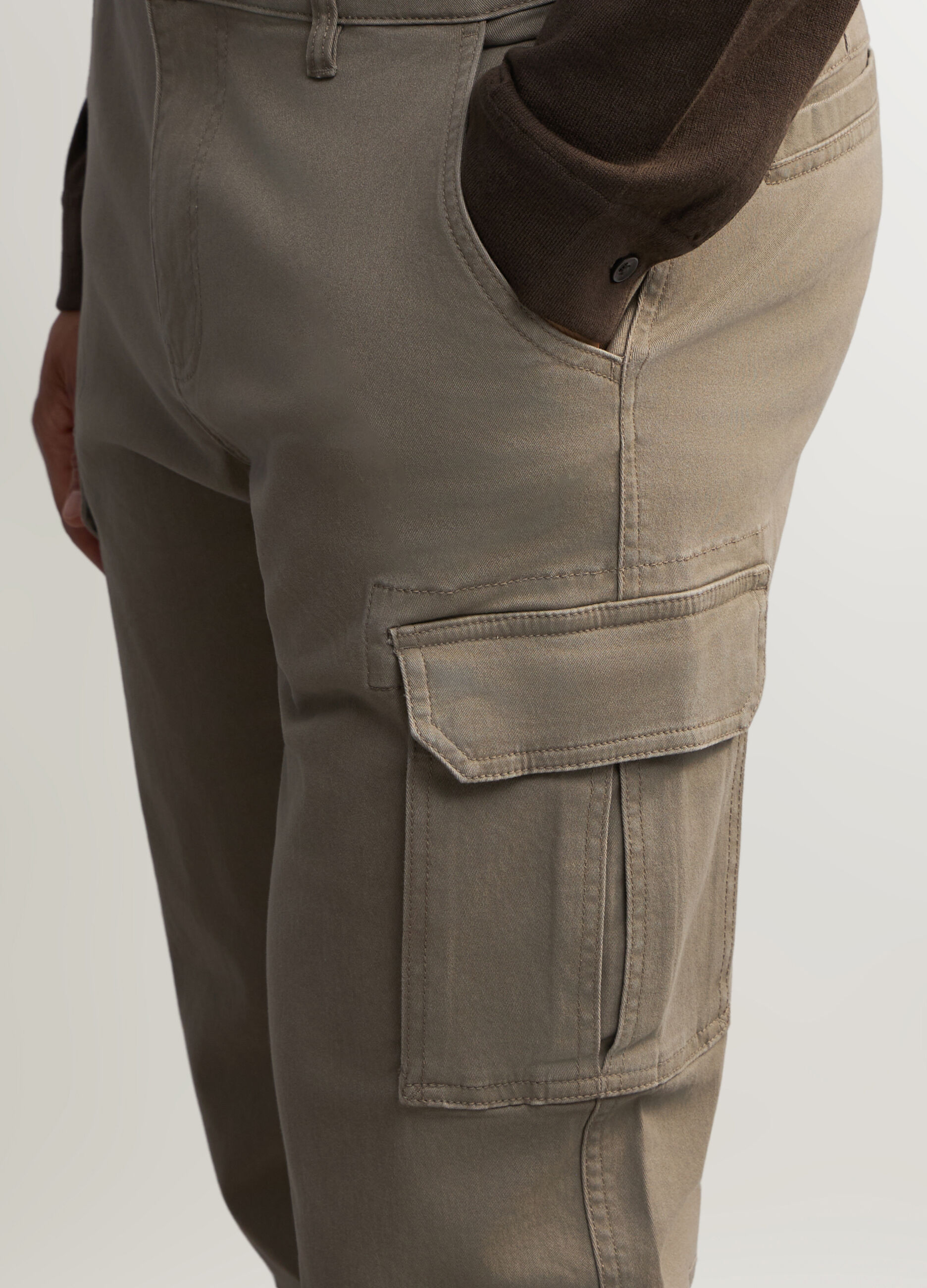 Pantalone cargo in cotone stretch uomo_3