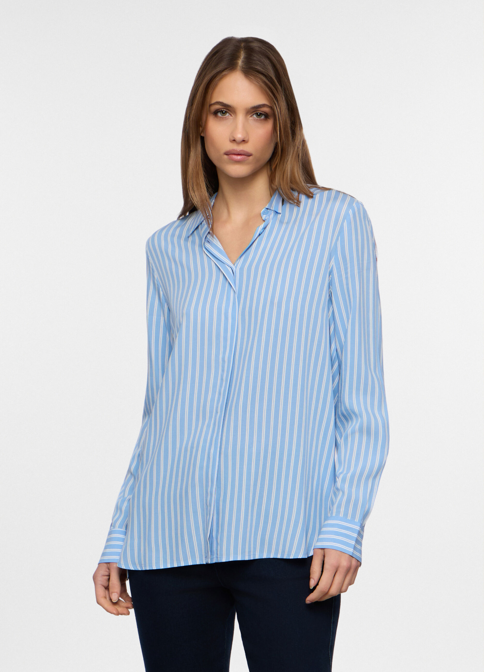Camicia regular fit collo alla francese in pura viscosa donna_0