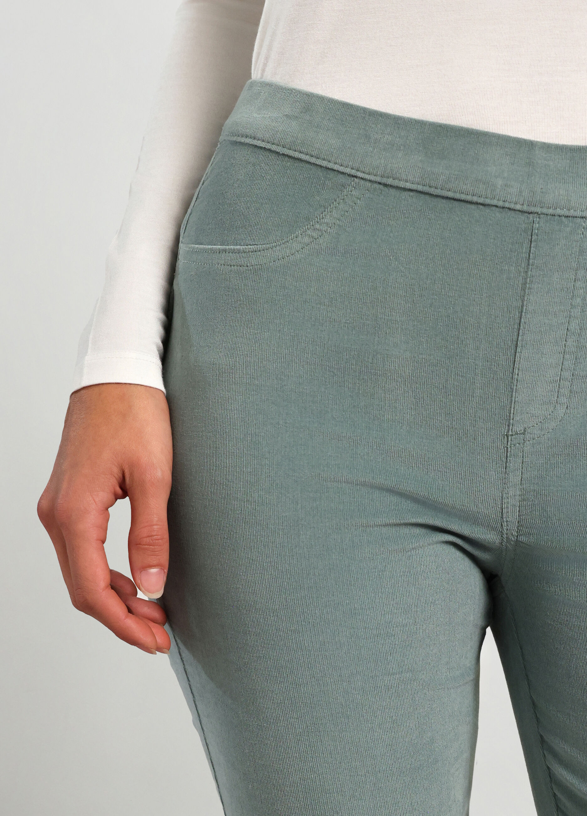 Pantaloni in velluto di cotone stretch donna_2