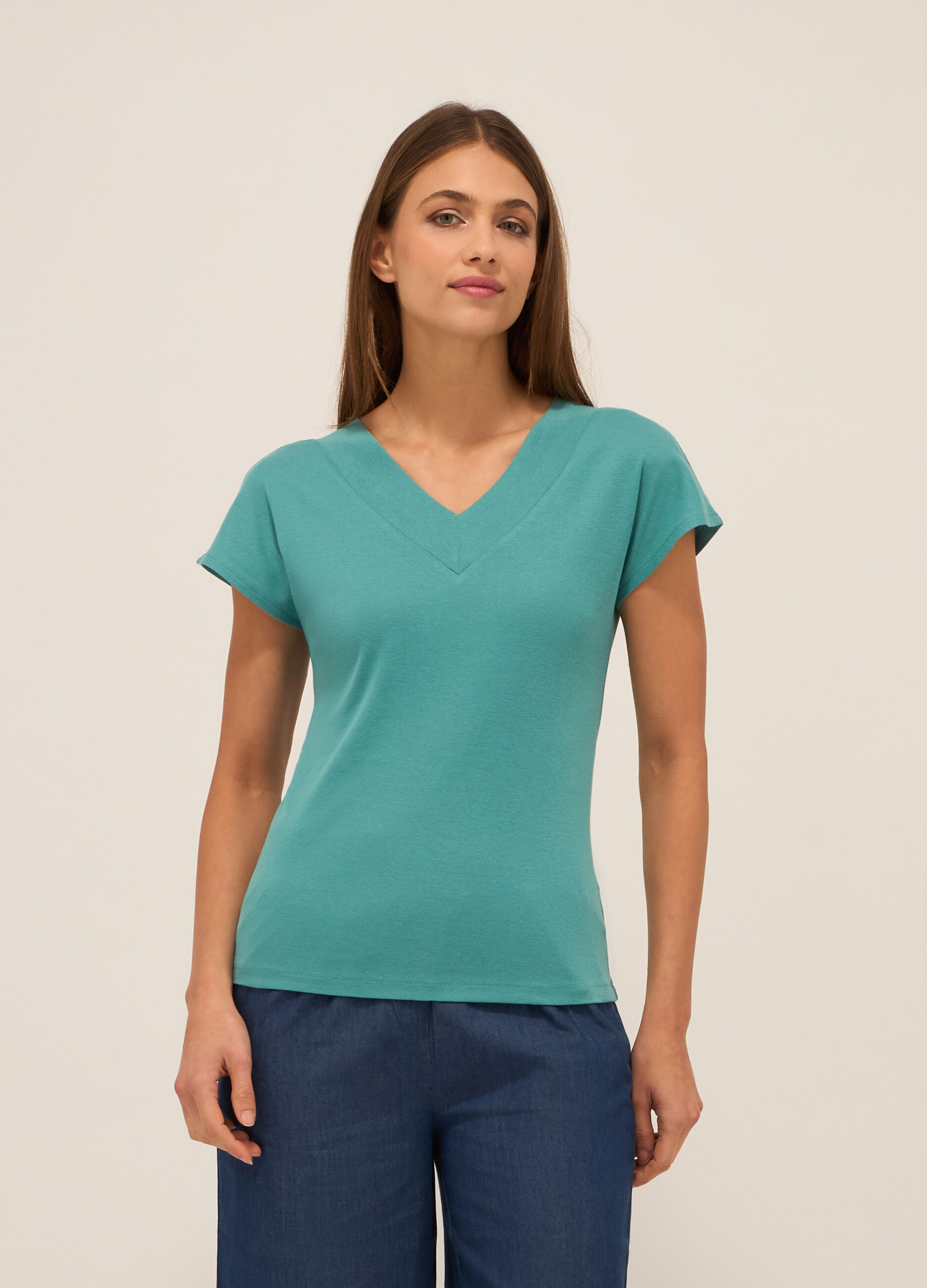 T-shirt in puro cotone con scollo a V donna_0