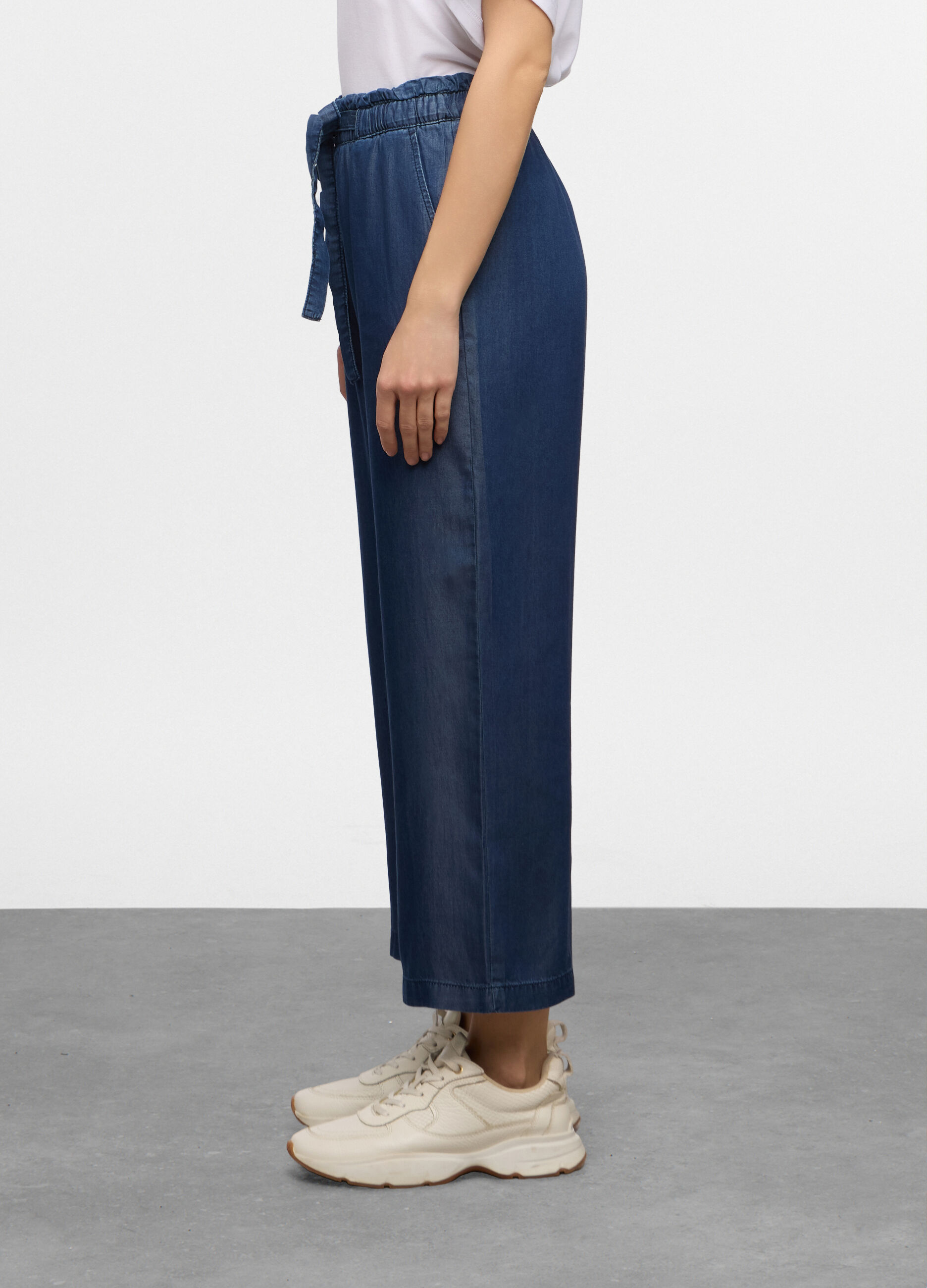 Jogger fit Culotte lunghezza capri con vita elasticata e coulisse in Lyocell donna_2