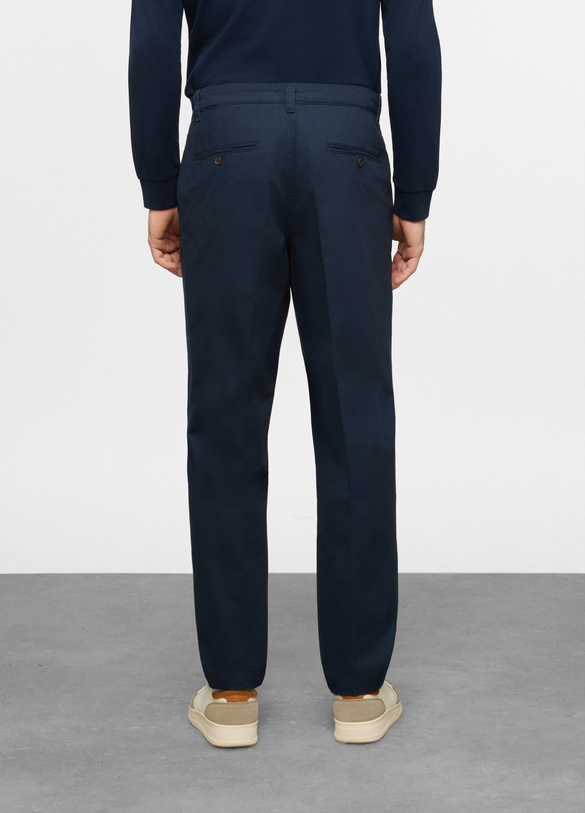 Pantalone chino relaxed fit in cotone uomo_1