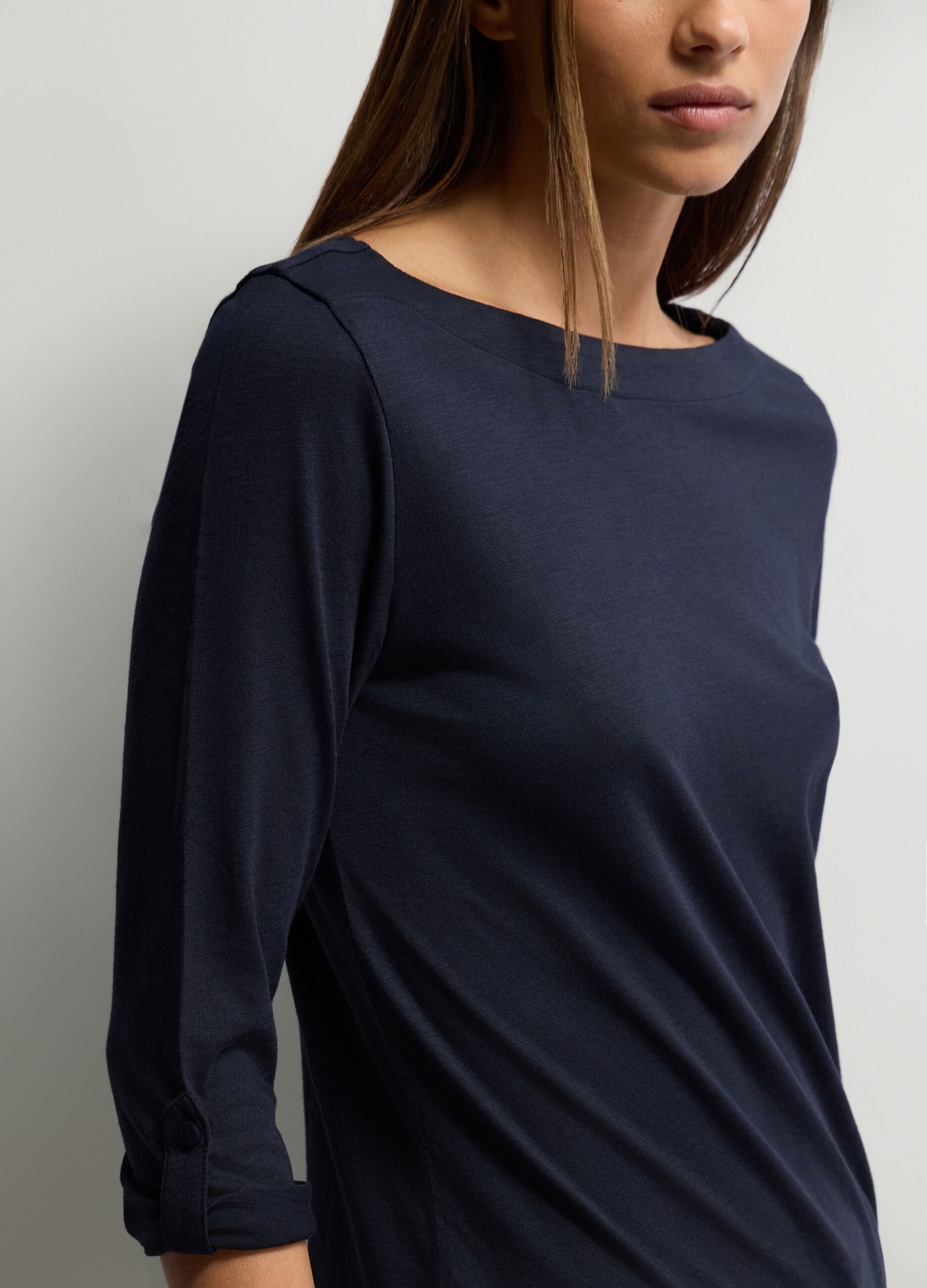T-shirt con scollo a barchetta donna_2