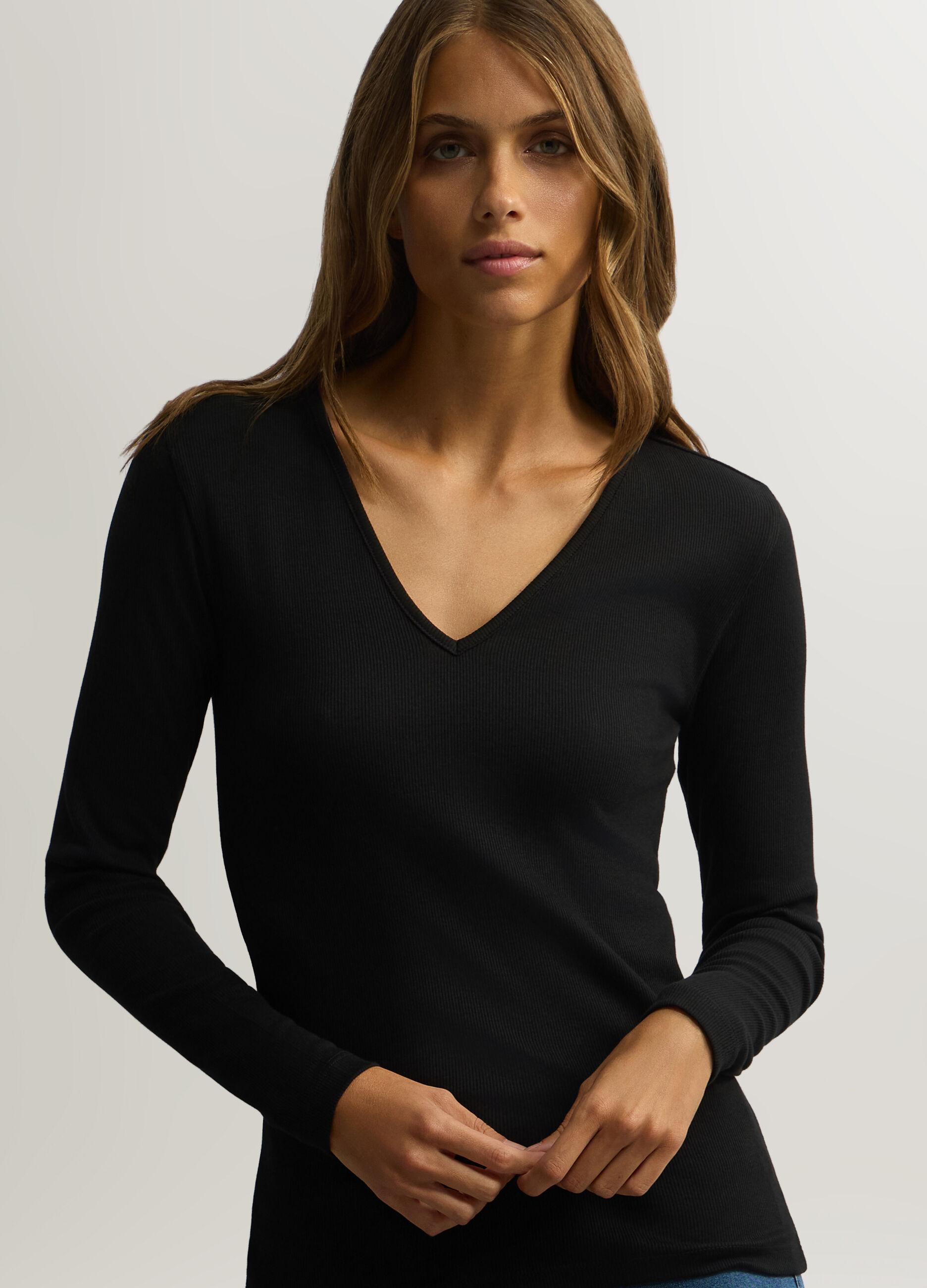 T-shirt Slim Fit con scollo a V stretch donna_2