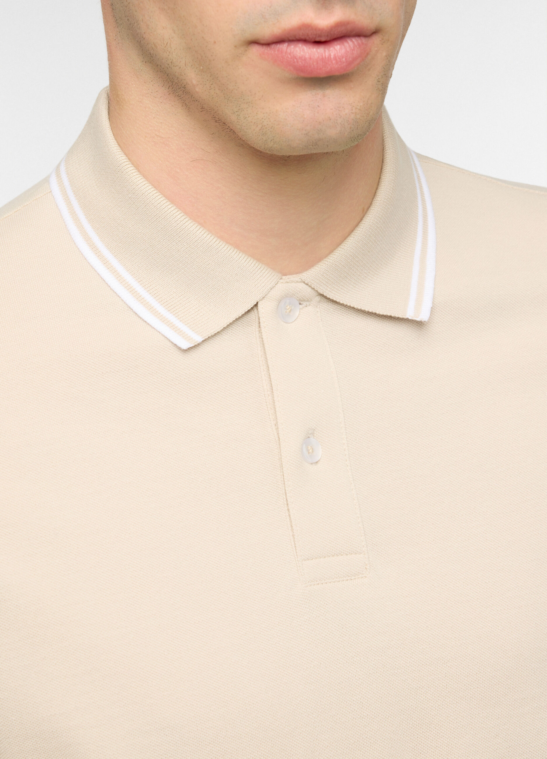 Polo a maniche corte in cotone con dettagli a contrasto uomo_2