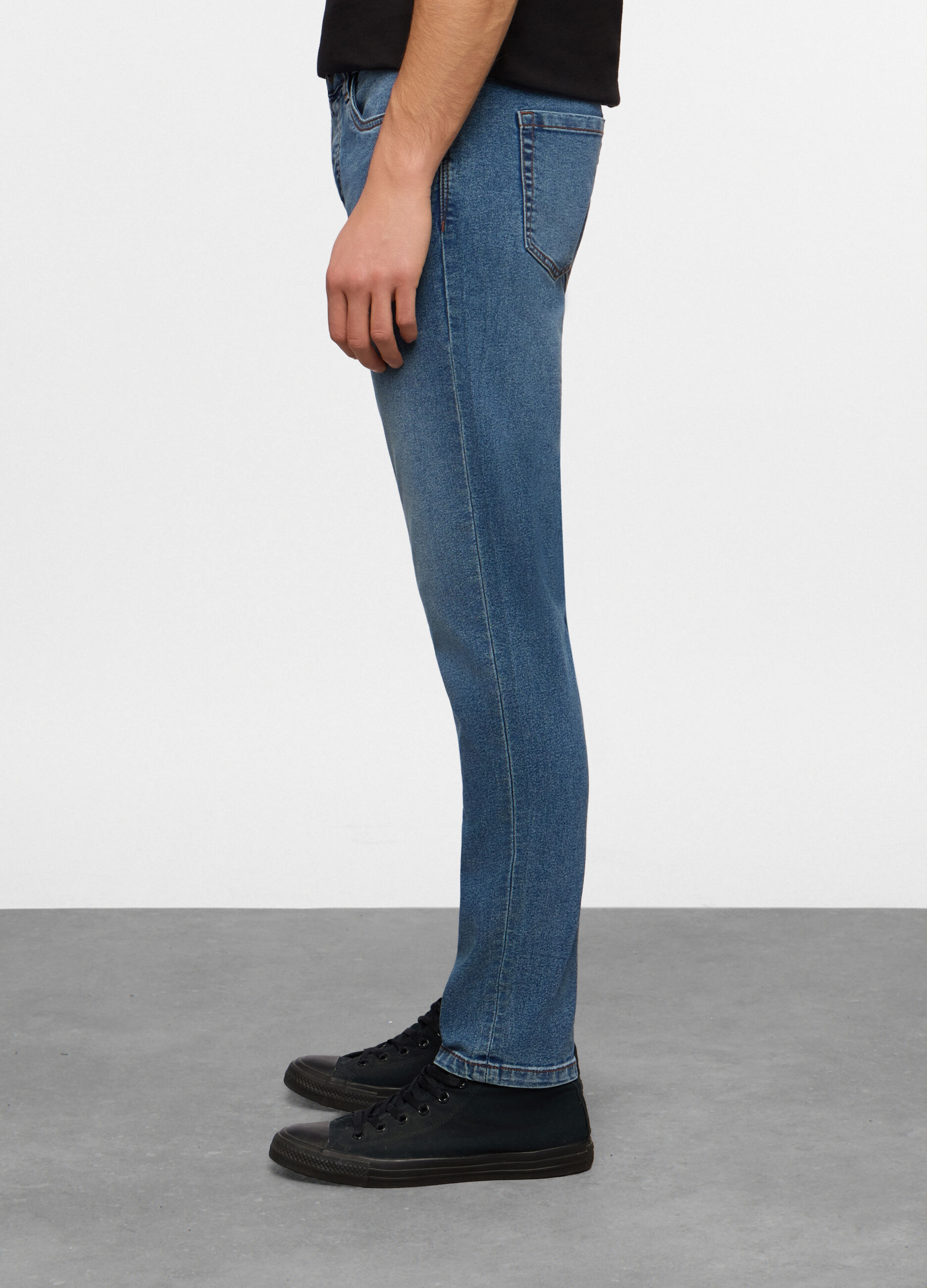 Jeans skinny fit in denim di cotone stretch uomo_3