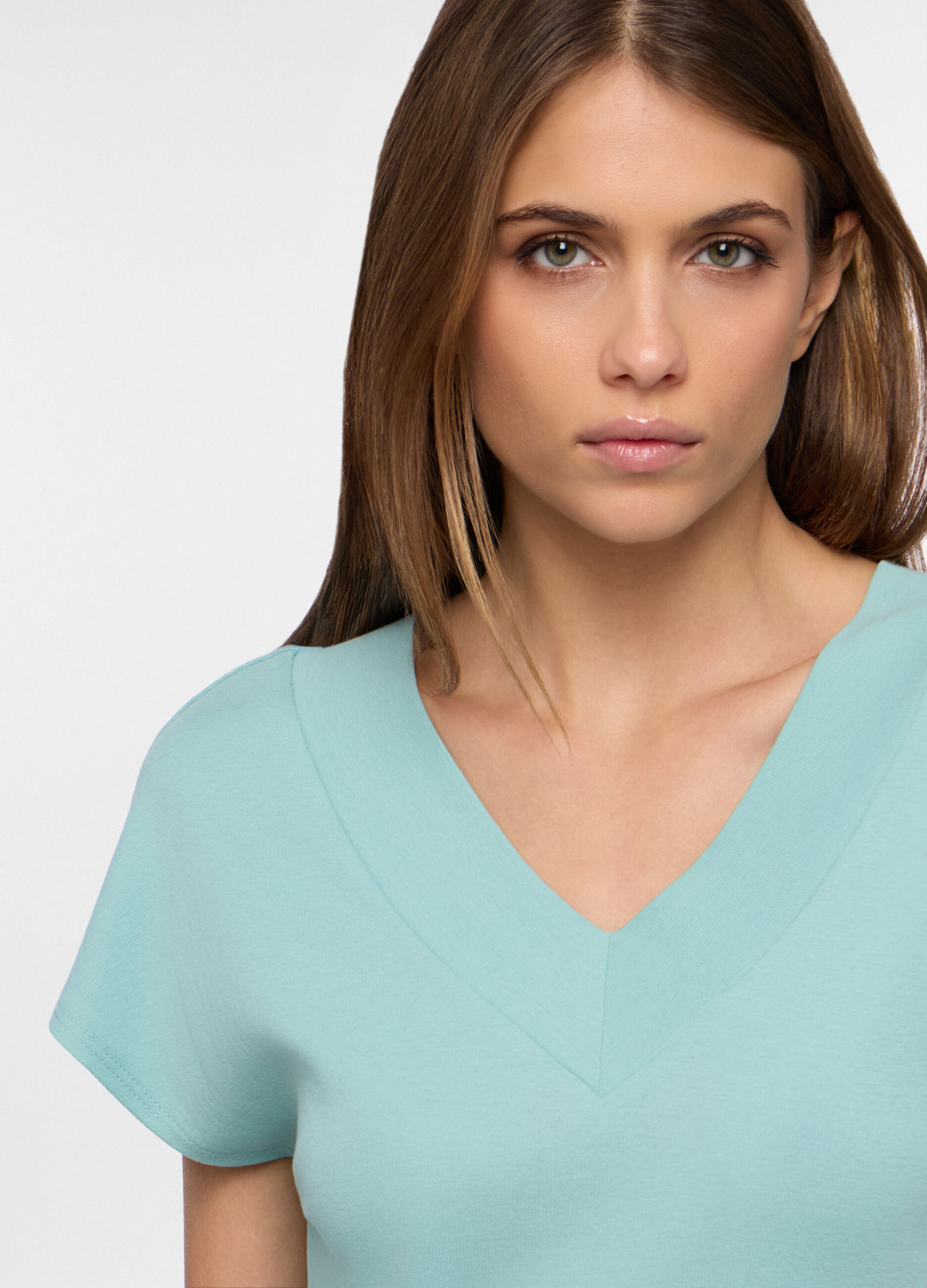 T-shirt con scollo a V donna_2