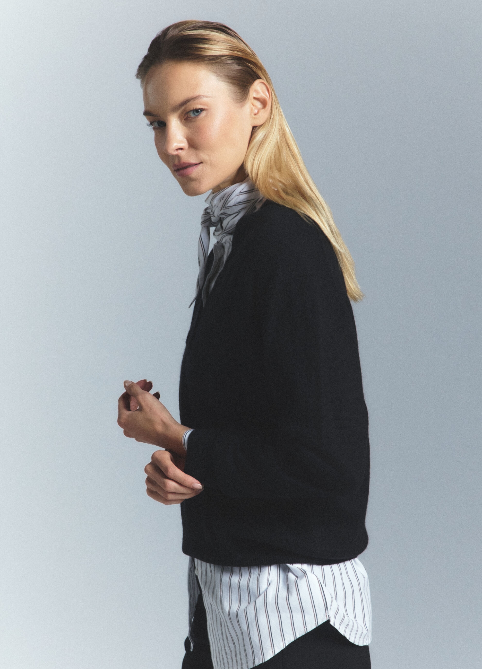 Pullover con scollo a V rasato misto cashmere donna_3