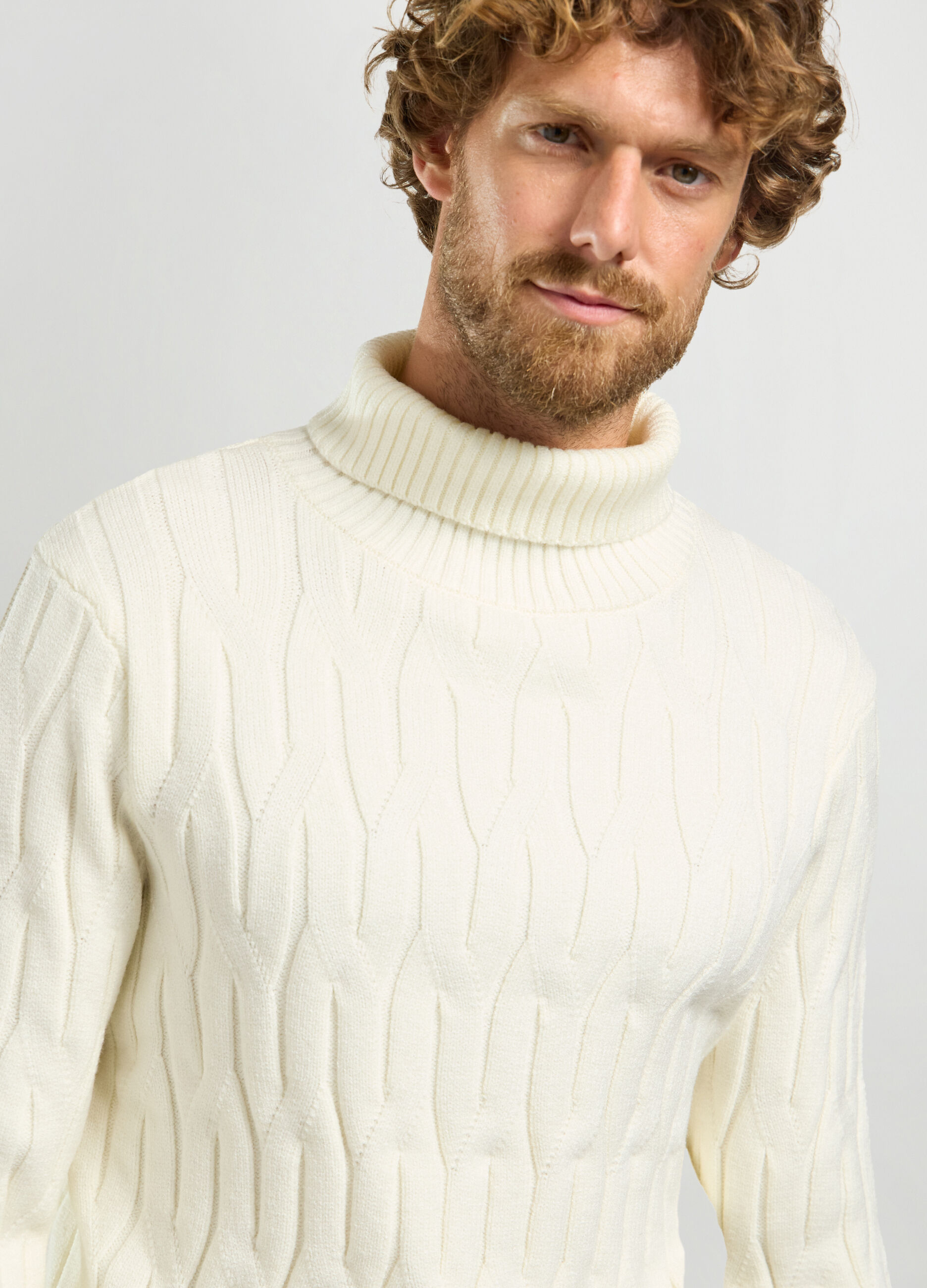 Maglione collo alto a trecce uomo_2