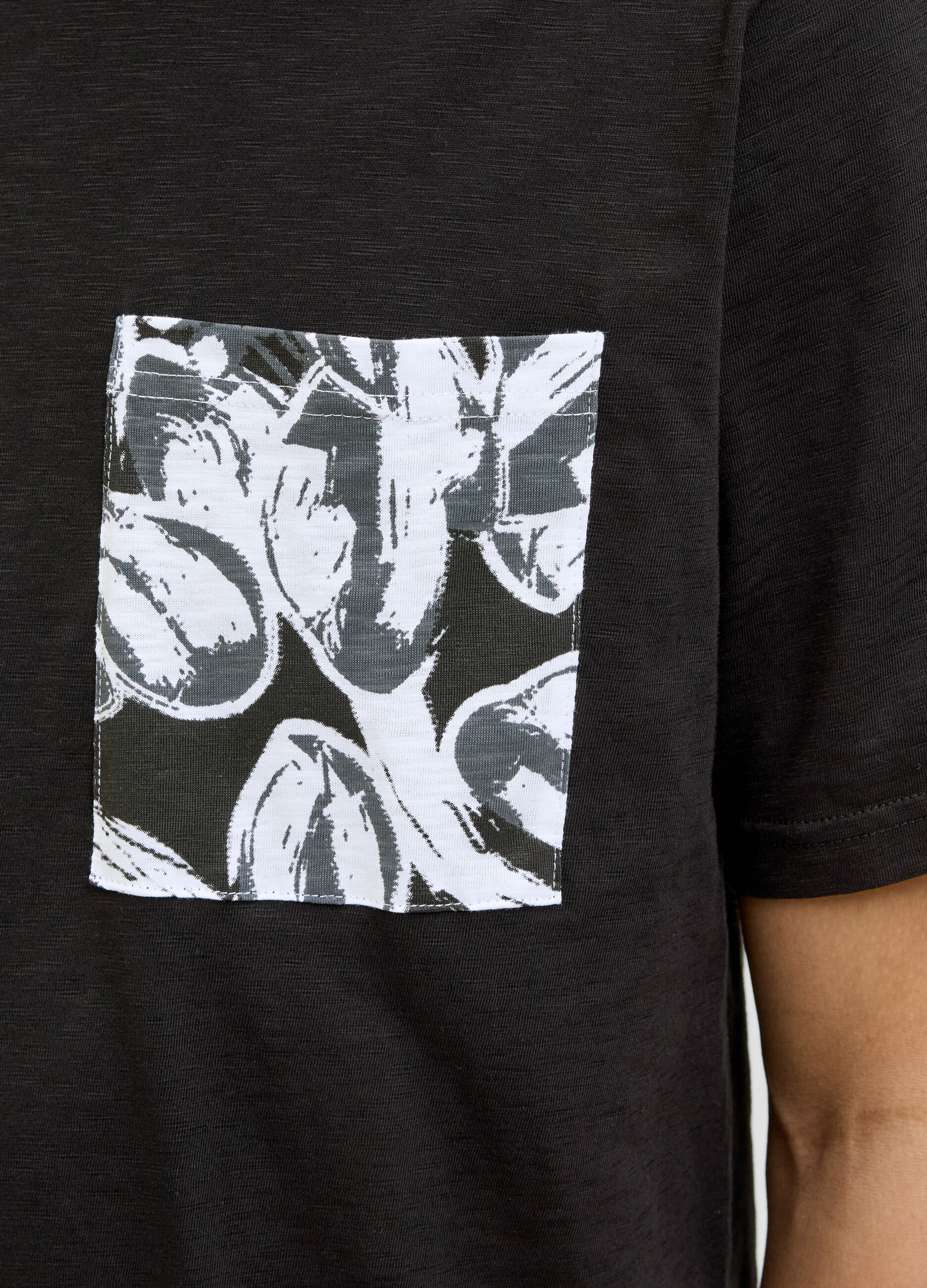 T-shirt con taschino uomo_3