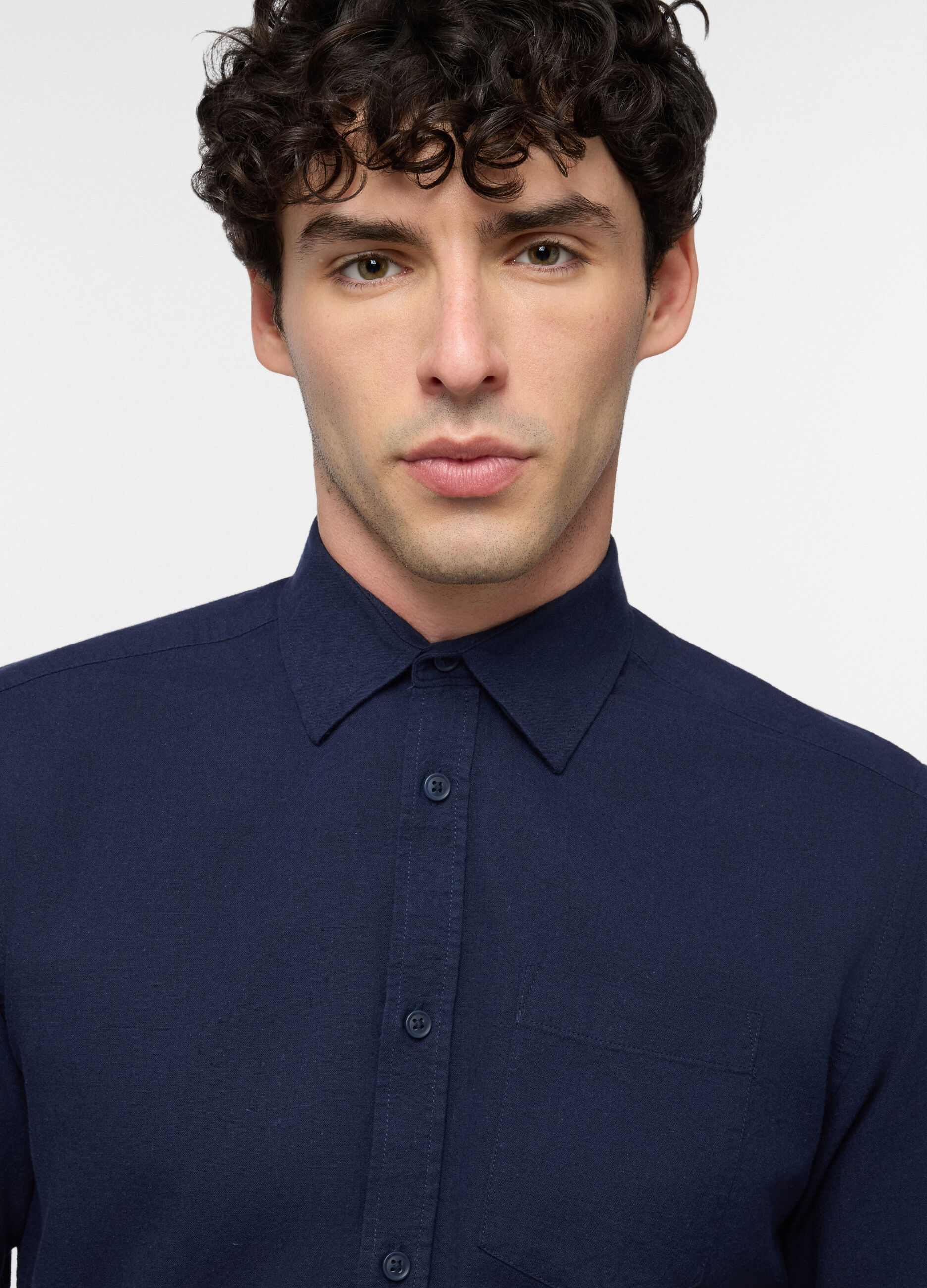 Camicia regular fit con collo classico in cotone e lino uomo_2