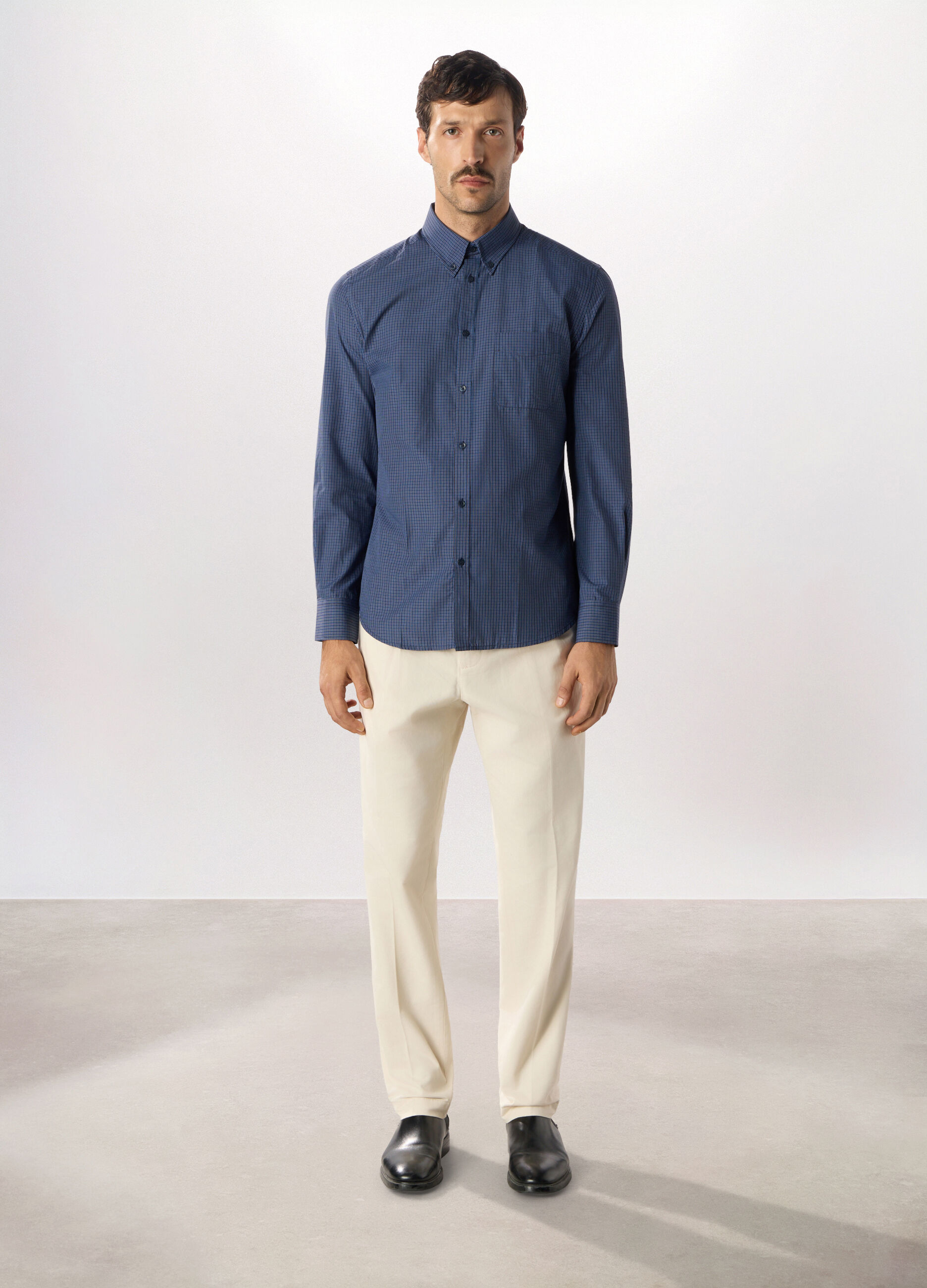 Pantalone chino regular fit in cotone_0