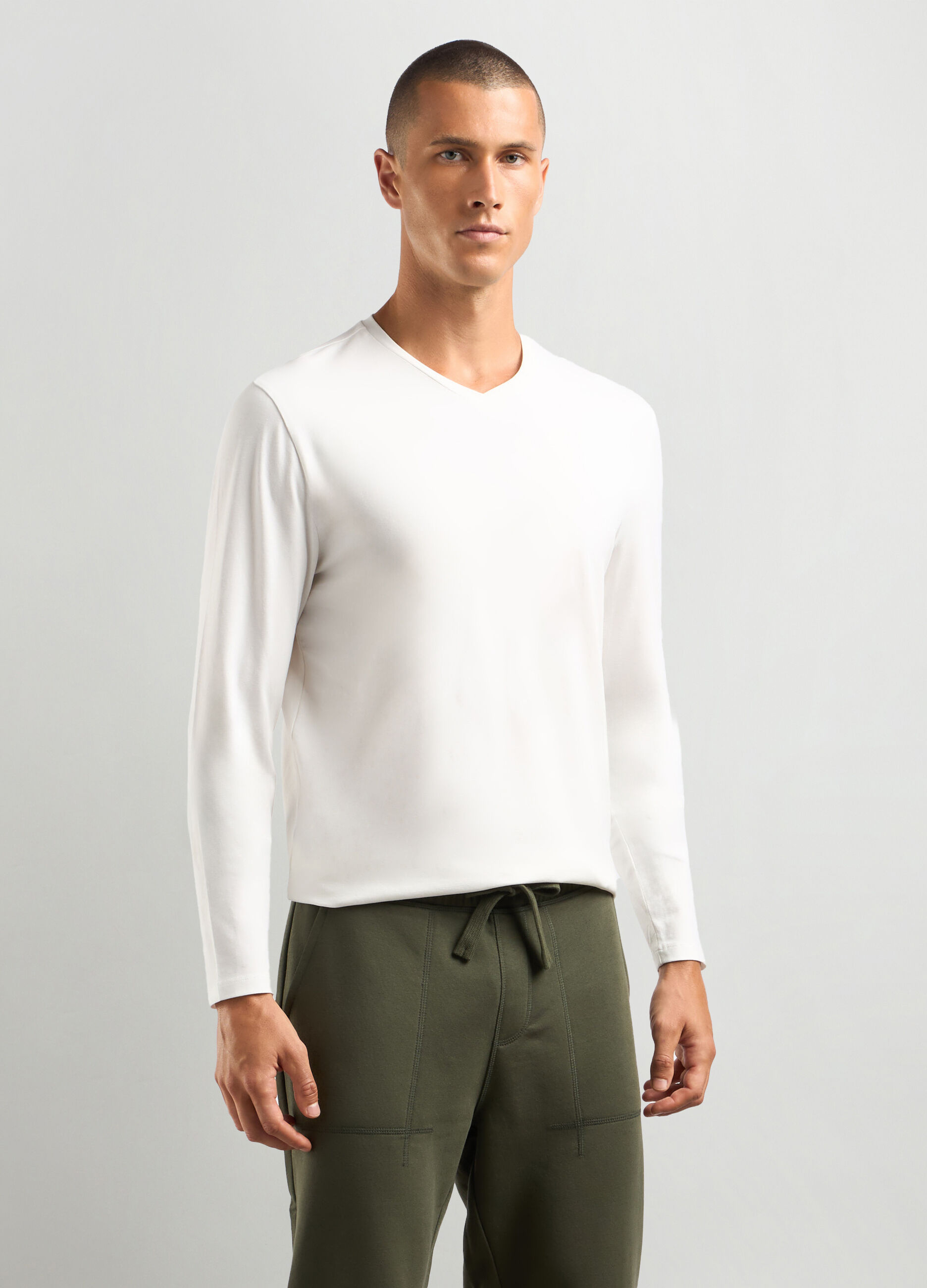 Maglia scollo a V in cotone stretch uomo_0