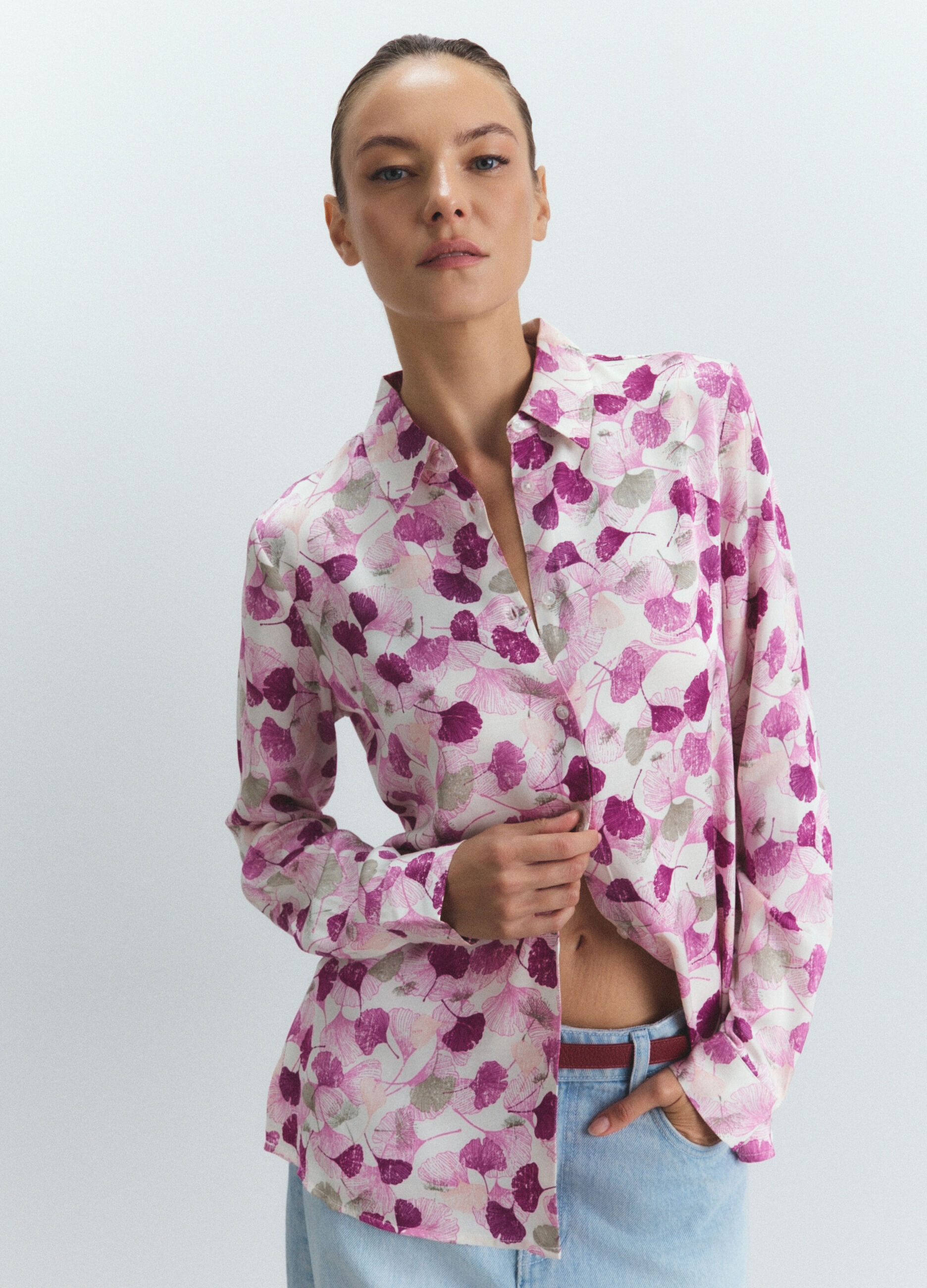Camicia Fit Regular con colletto alla francese in raso di pura viscosa donna_1