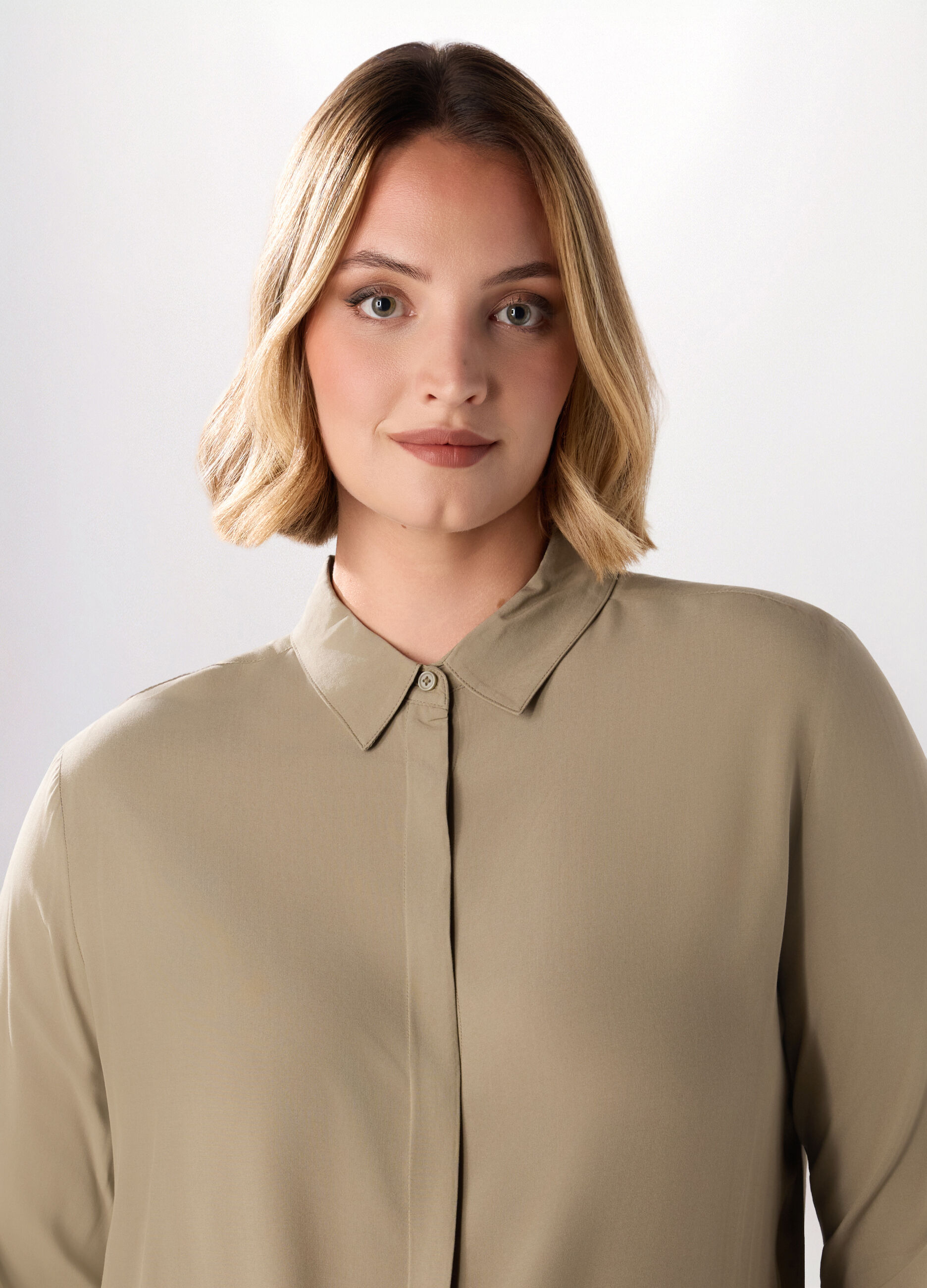 Camicia in viscosa tinta unita donna curvy_2