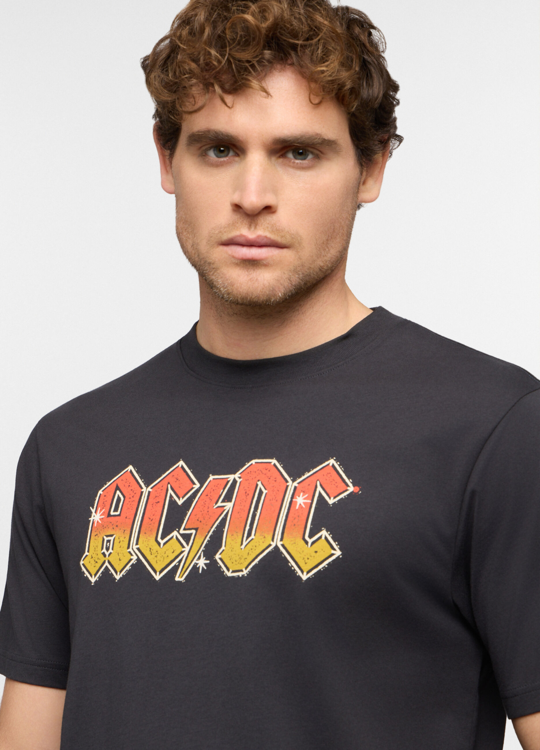 T-shirt girocollo con stampa AC/DC uomo_2