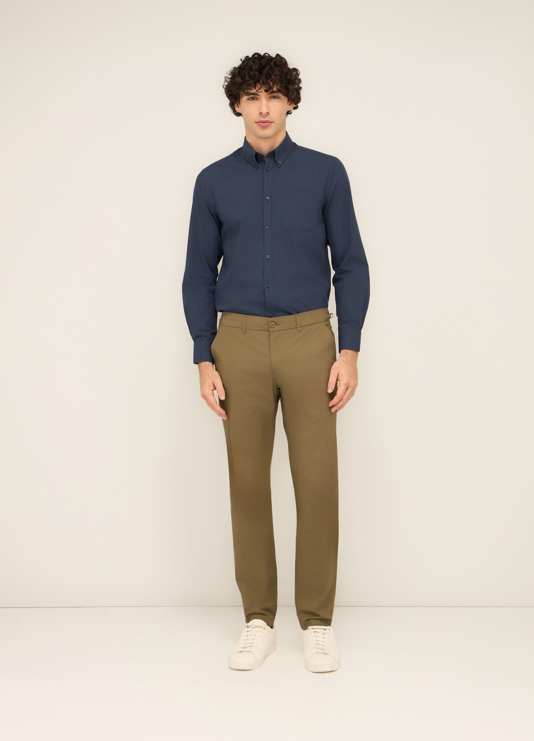 Pantaloni chino in tela di cotone stretch uomo_0