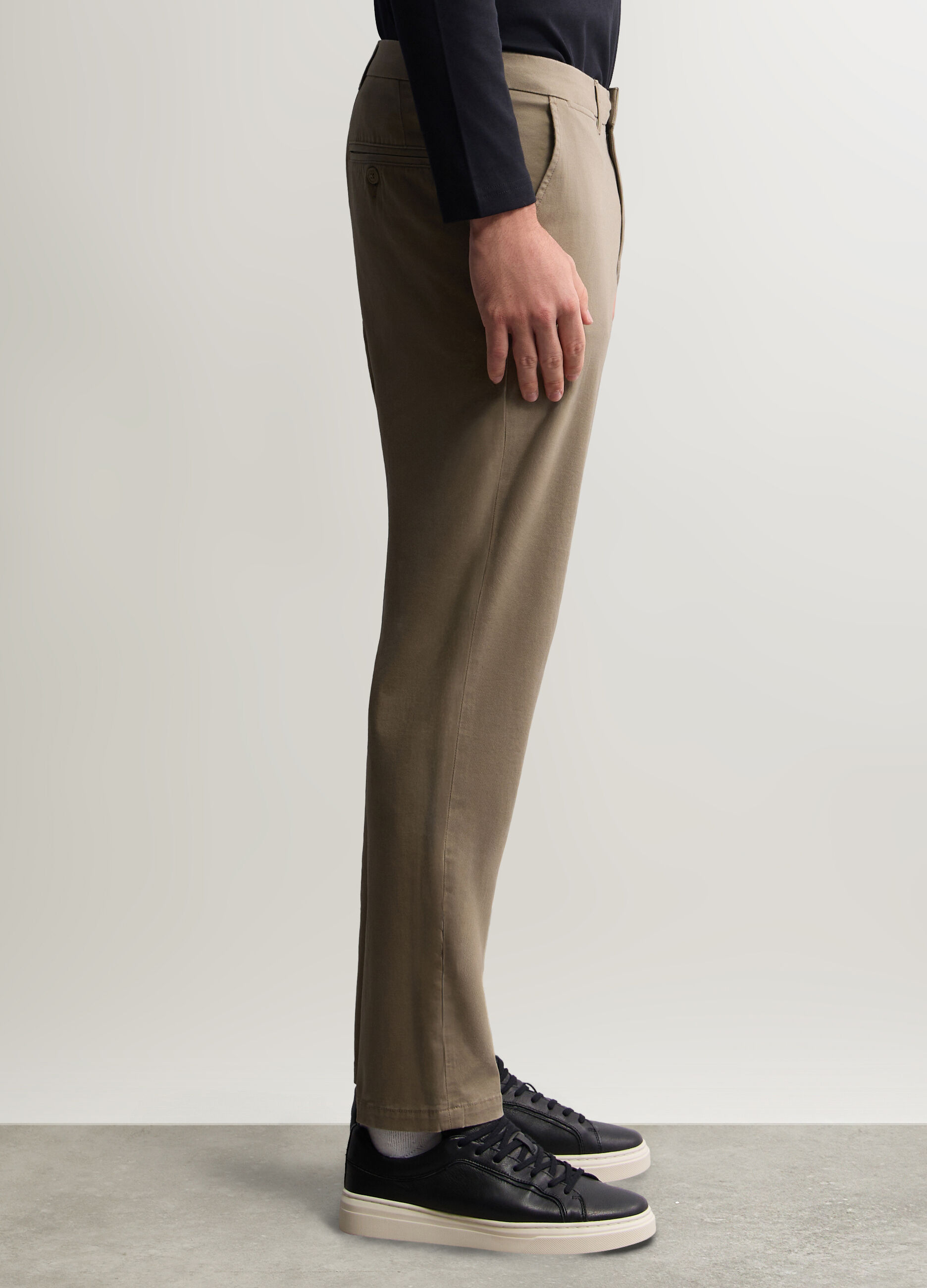 Pantaloni chino in cotone stretch uomo_1