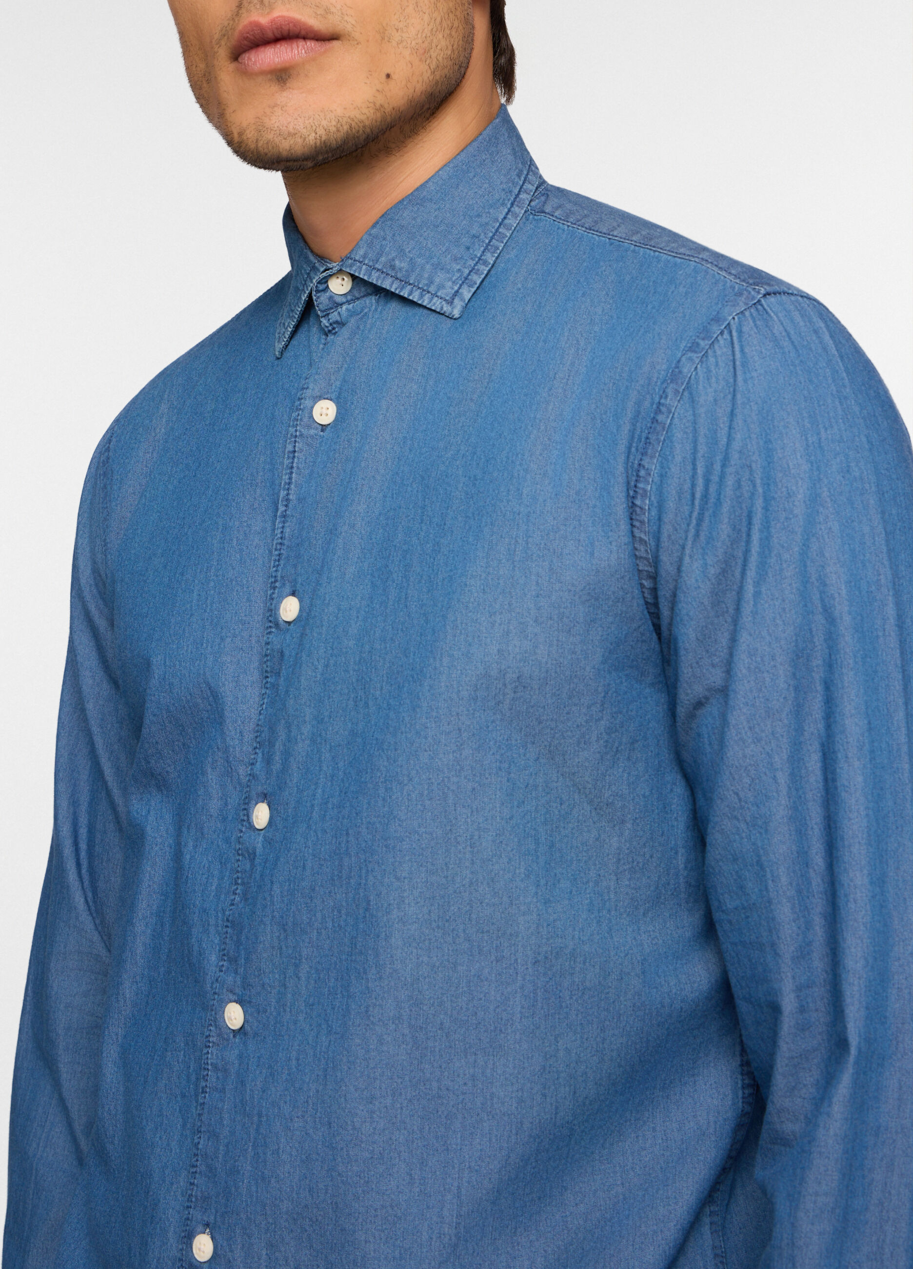 Camicia regular fit in chambray di cotone uomo_2