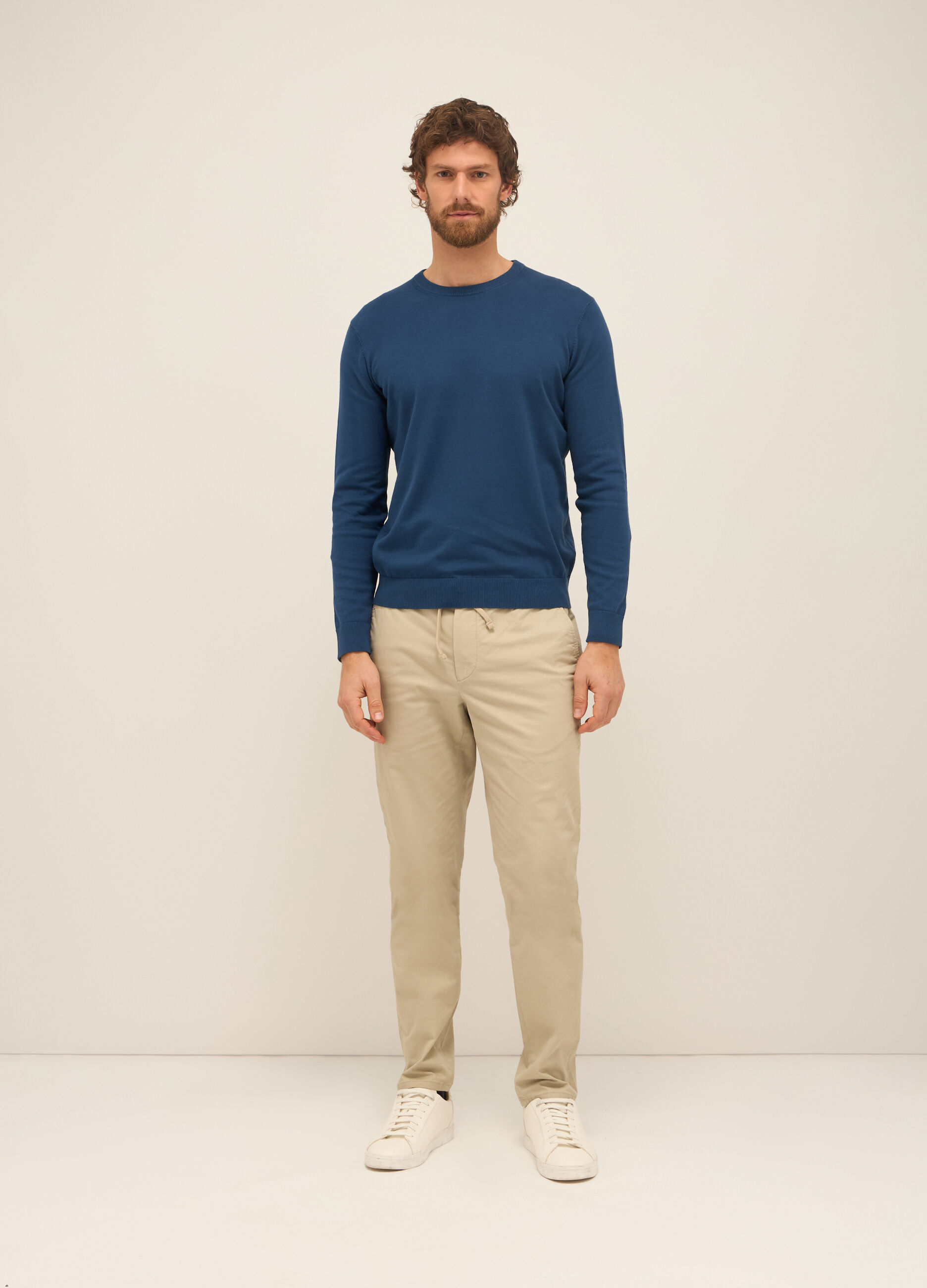 Pantaloni chino regular fit in cotone stretch uomo_0