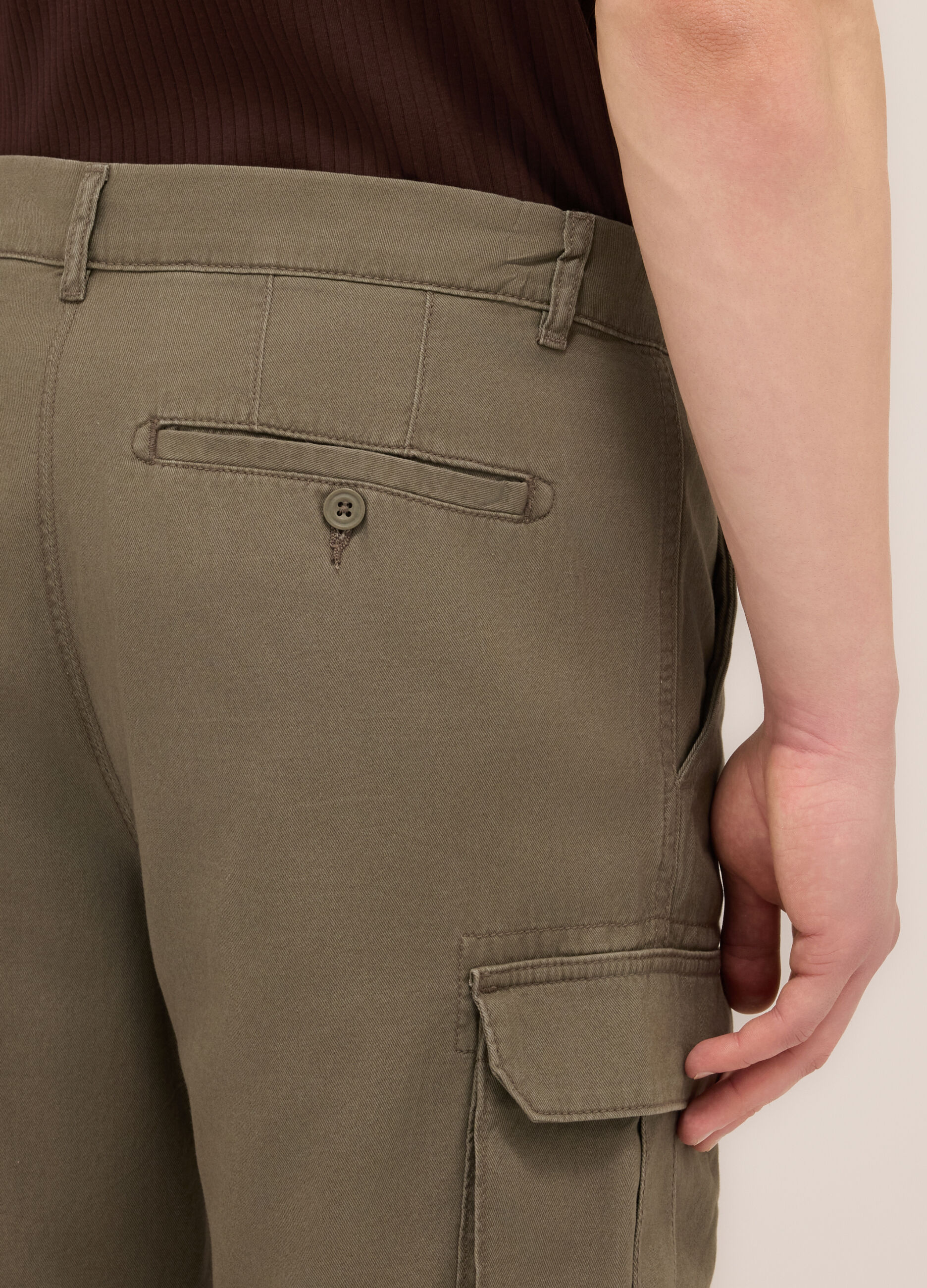 Bermuda cargo in twill di cotone uomo_2