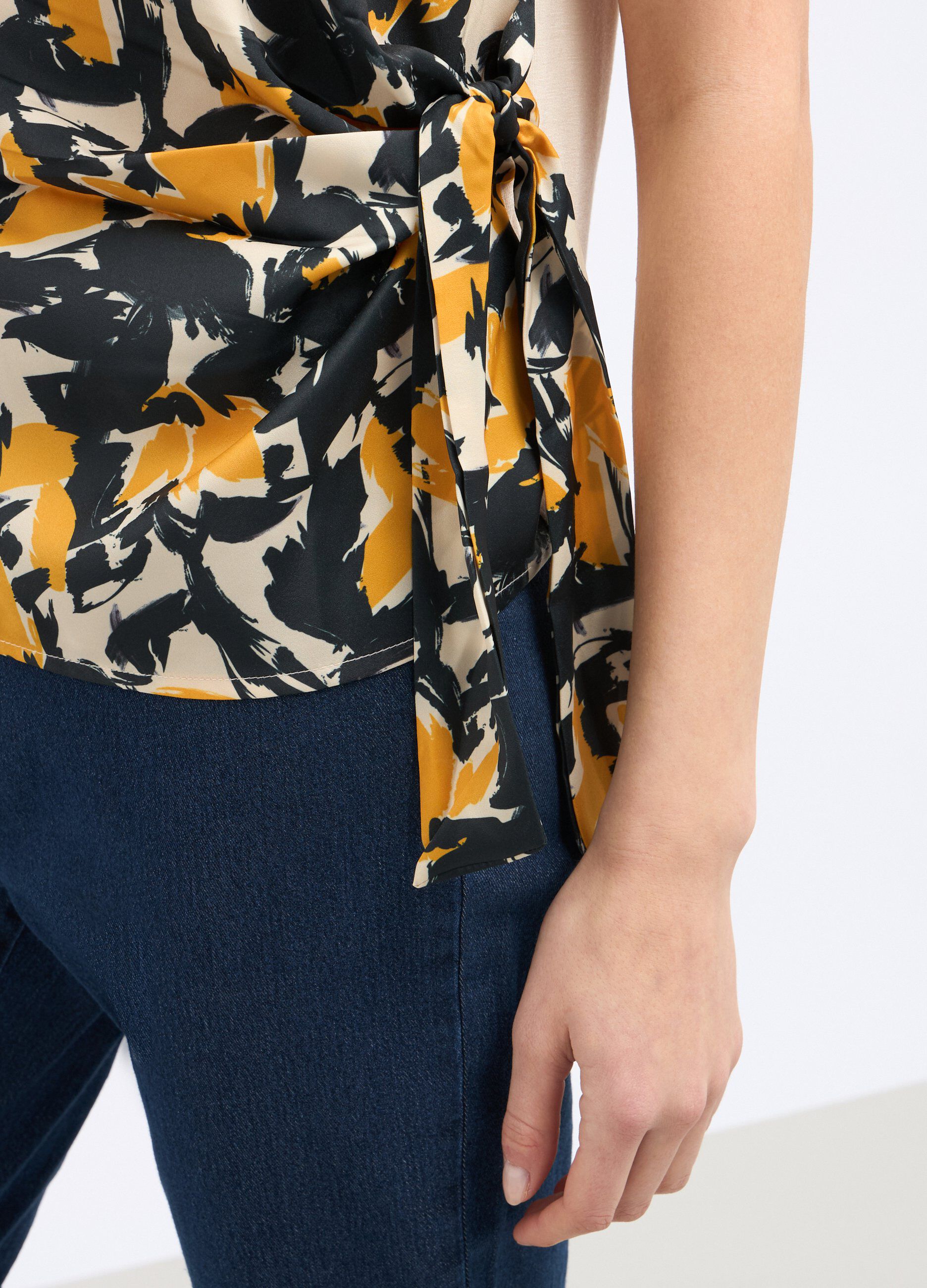 T-shirt in misto viscosa con nodo laterale donna
